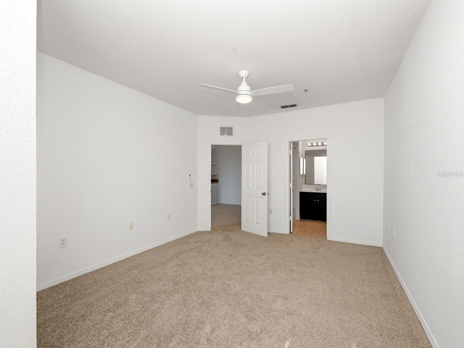 Image 22 of 43 For 6169 Metrowest Boulevard 305