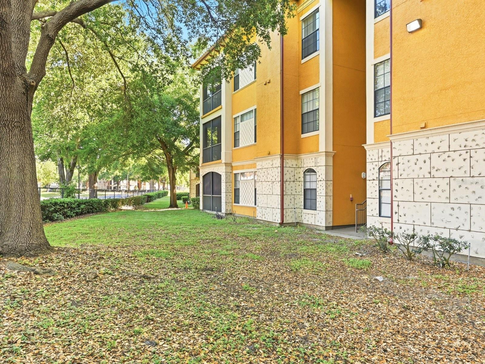 Image 33 of 43 For 6169 Metrowest Boulevard 305