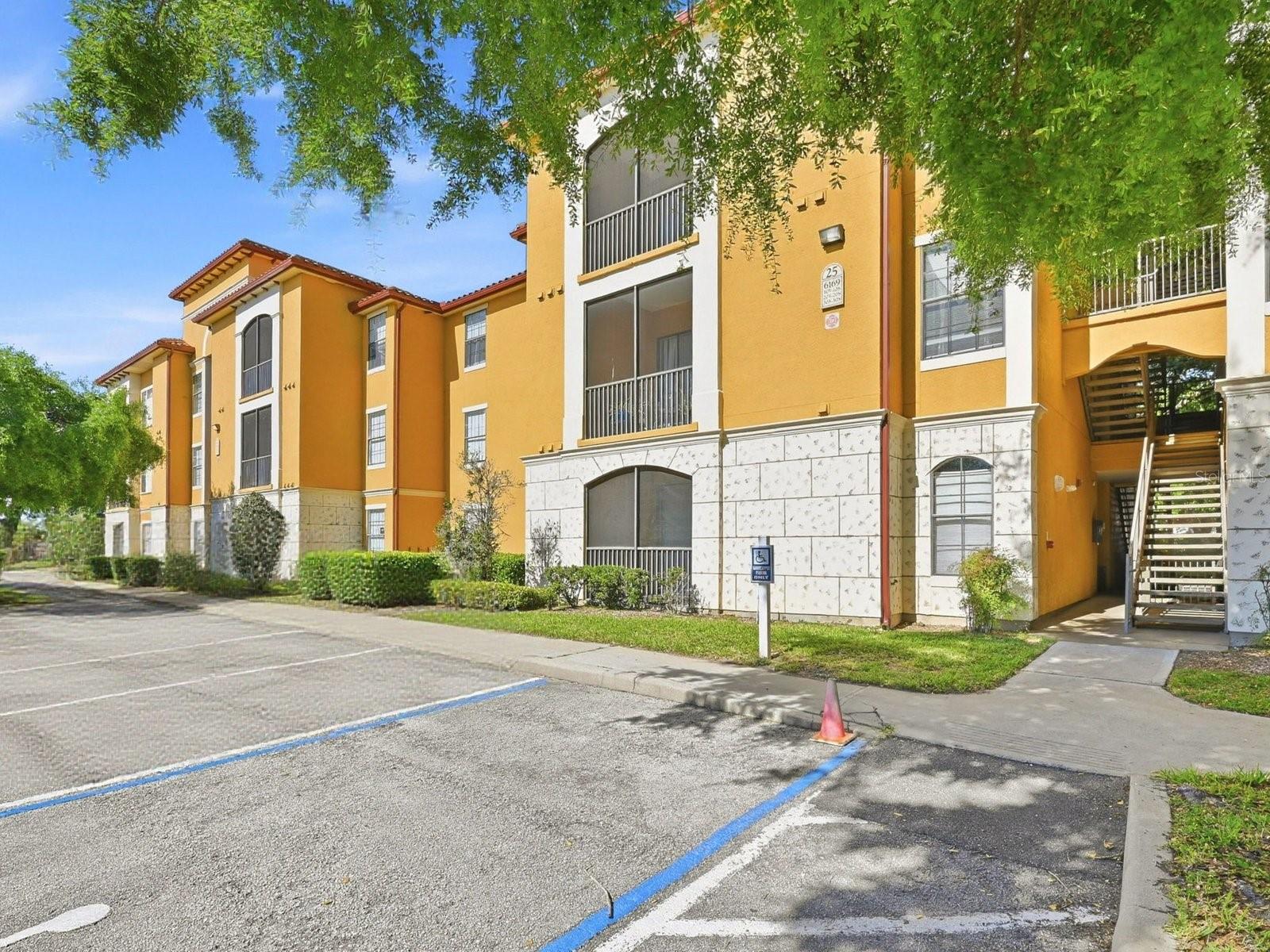 Image 4 of 43 For 6169 Metrowest Boulevard 305