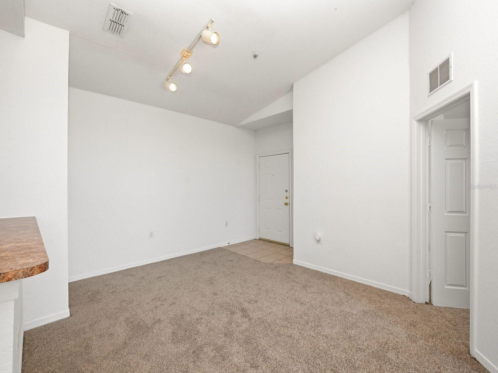 Image 9 of 43 For 6169 Metrowest Boulevard 305