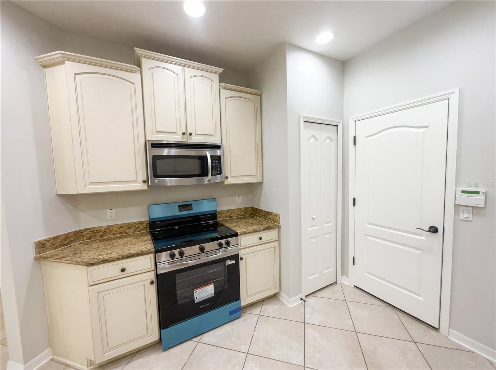 Image 14 of 27 For 14368 Desert Haven Street 4106