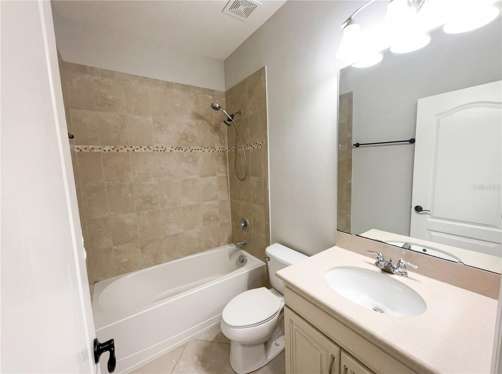 Image 19 of 27 For 14368 Desert Haven Street 4106