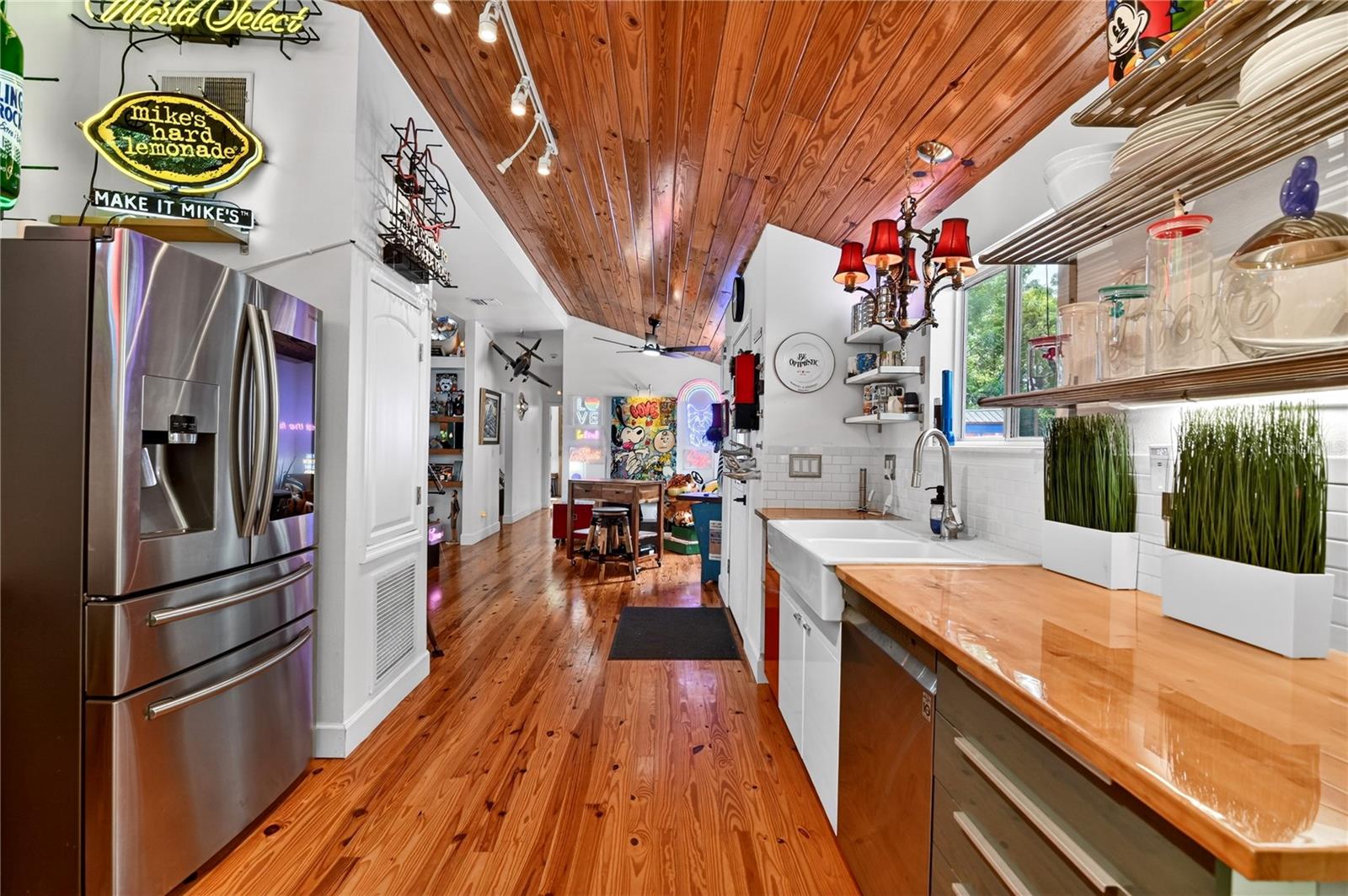 Image 16 of 91 For 3717 Laughlin Road