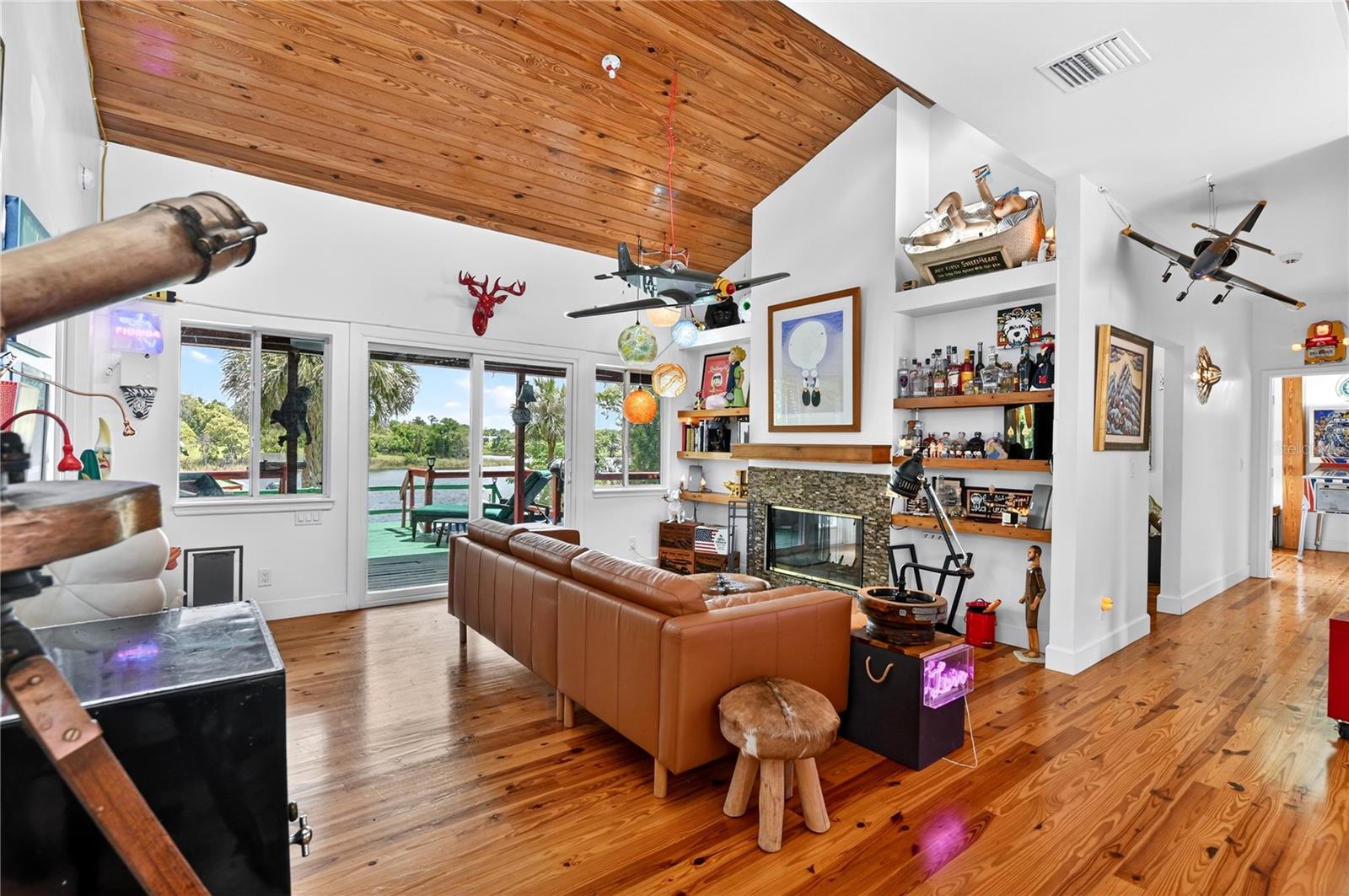 Image 21 of 91 For 3717 Laughlin Road