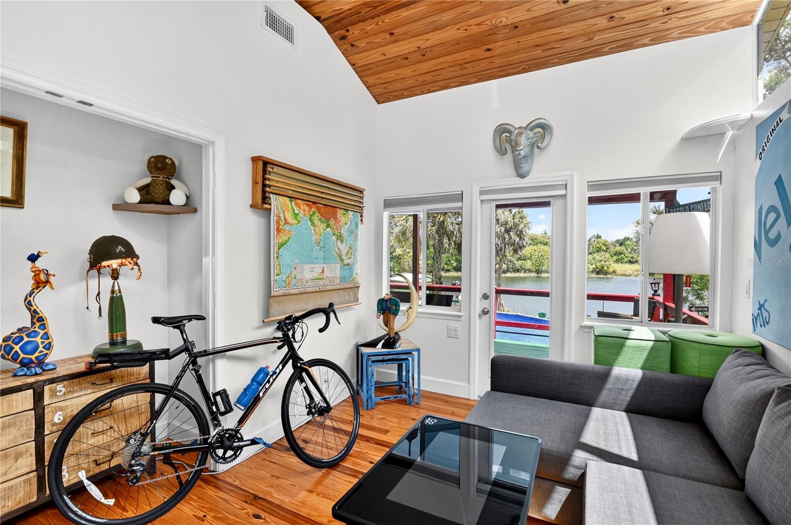 Image 24 of 91 For 3717 Laughlin Road