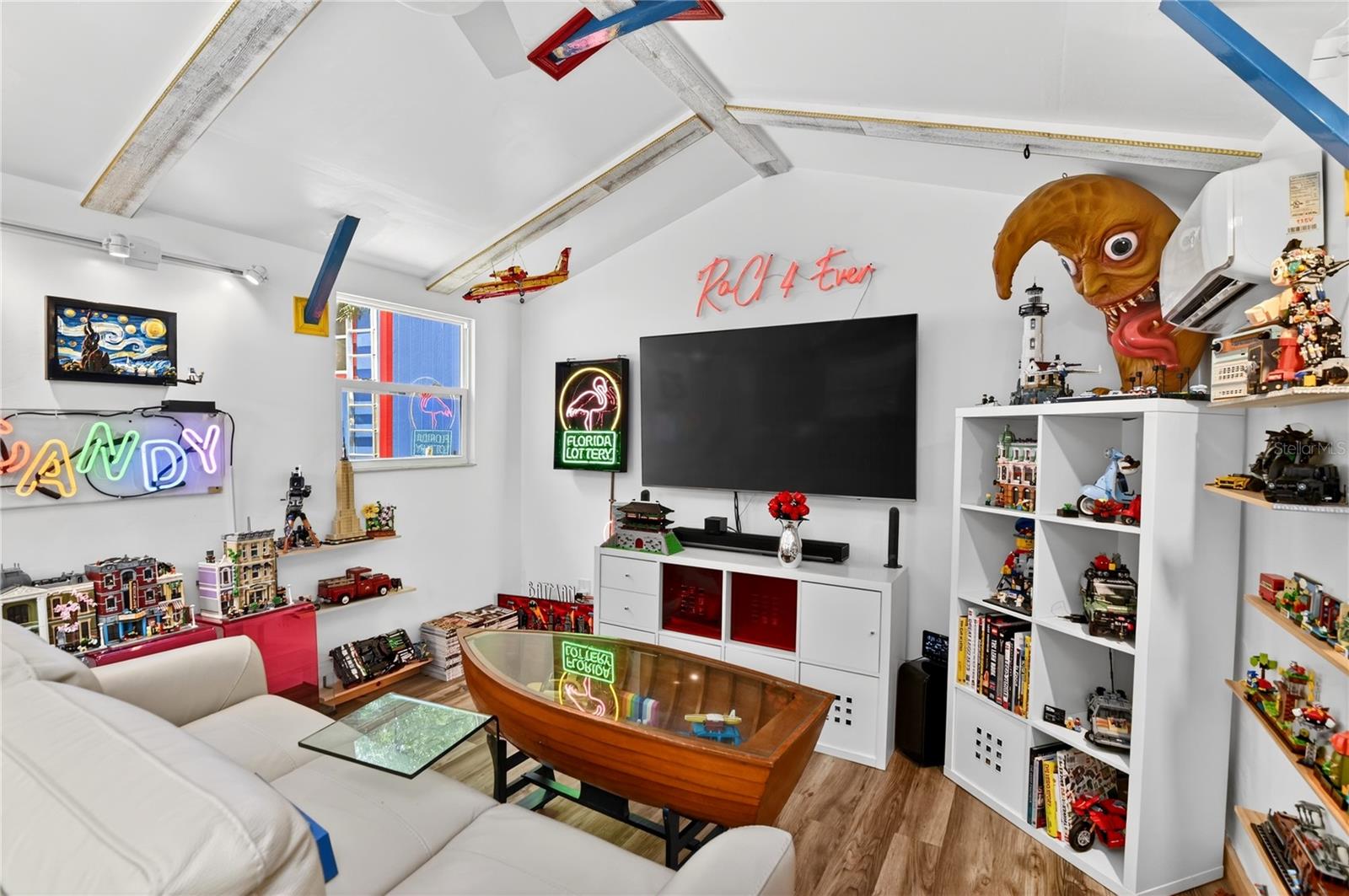 Image 43 of 91 For 3717 Laughlin Road