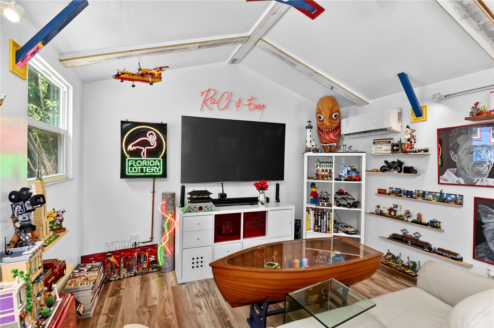 Image 44 of 91 For 3717 Laughlin Road