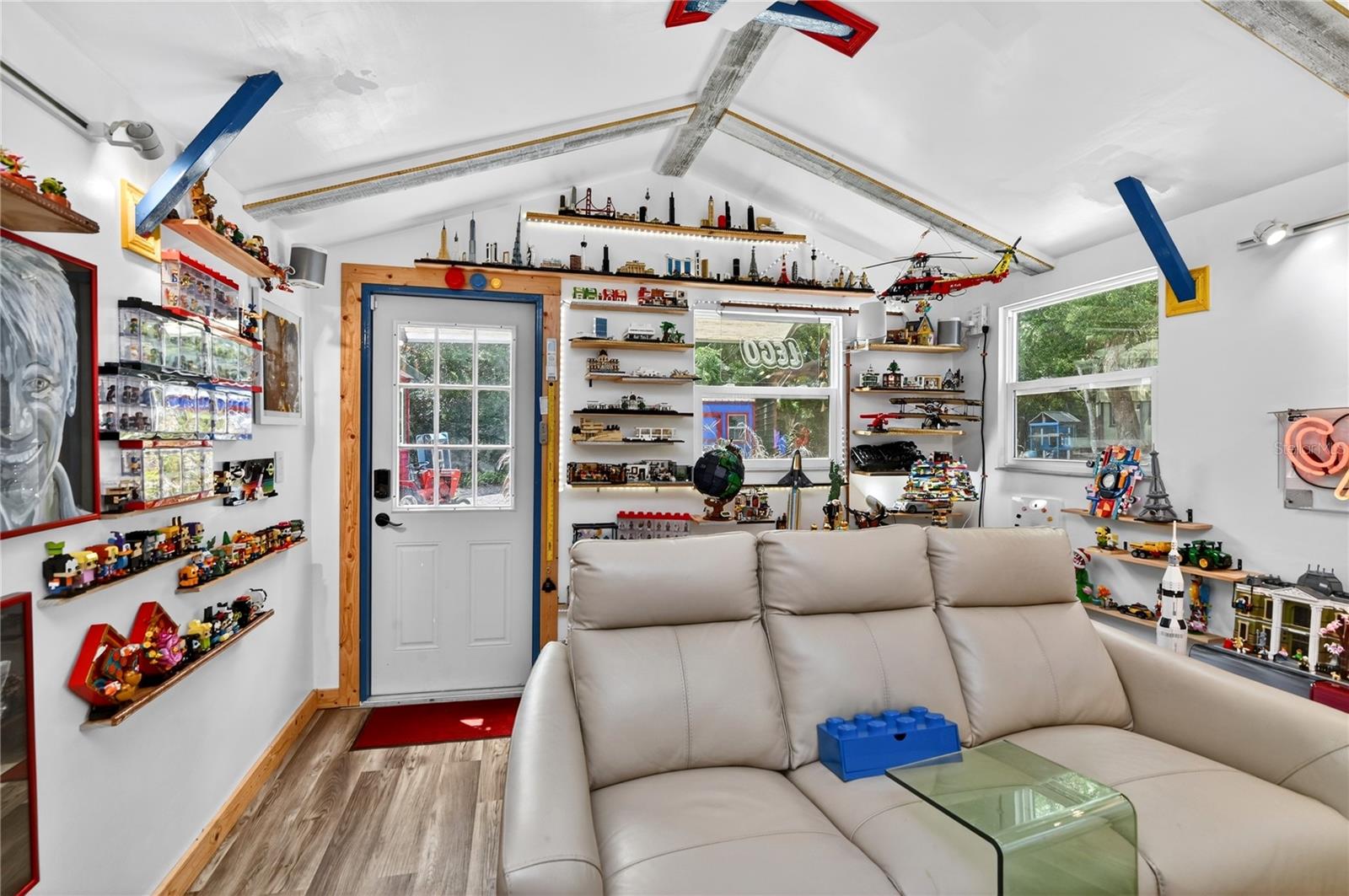 Image 46 of 91 For 3717 Laughlin Road