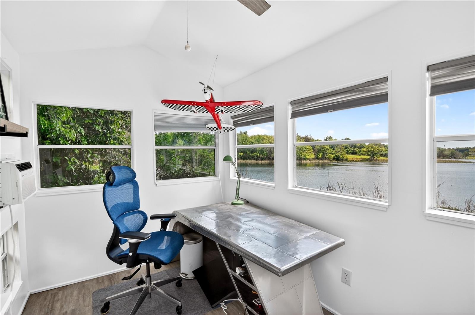 Image 54 of 91 For 3717 Laughlin Road