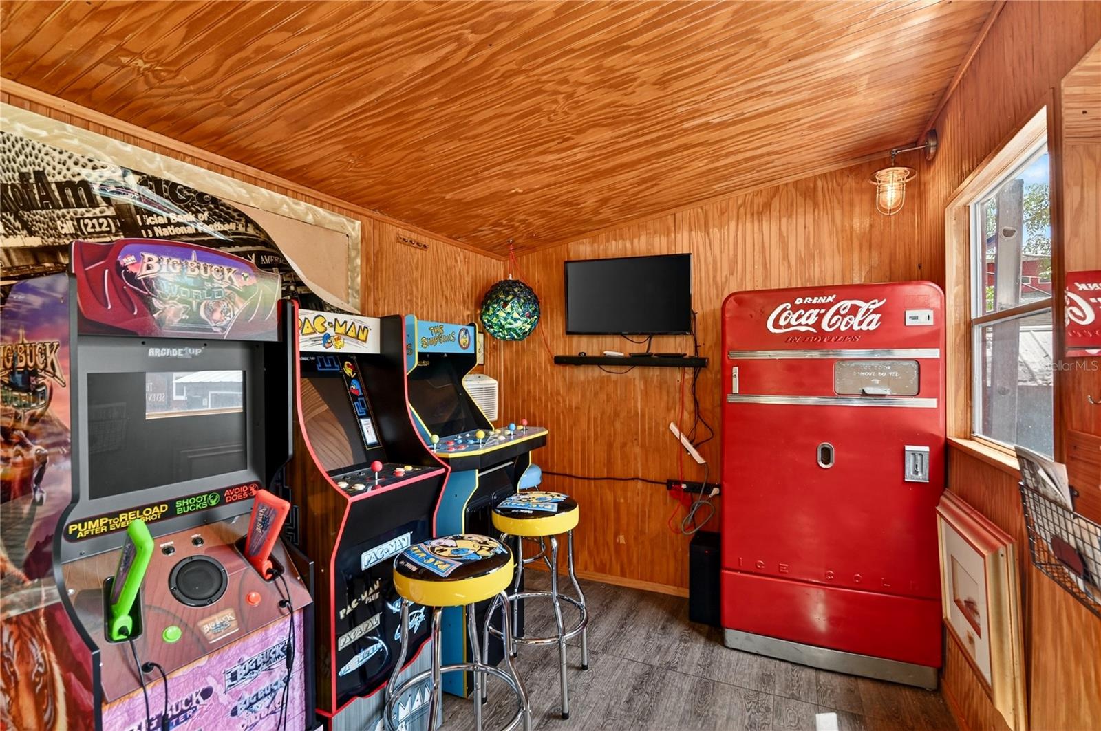 Image 61 of 91 For 3717 Laughlin Road