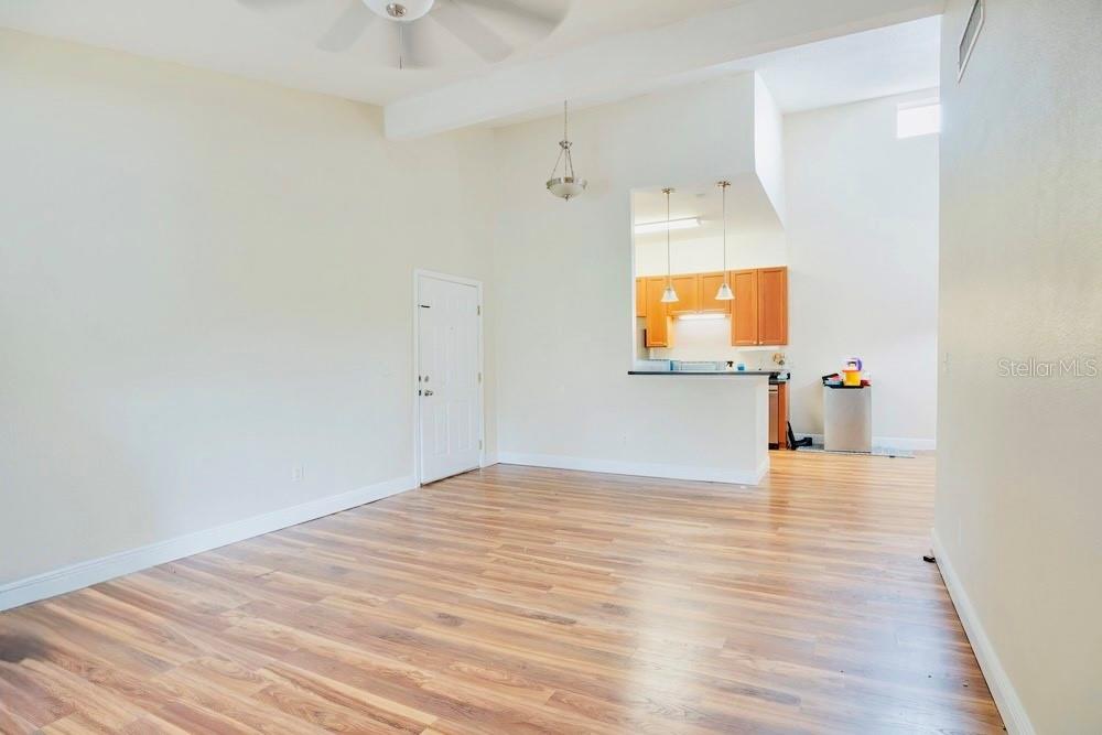 Listing photo id 3 for 155 Pearl Lake Causeway 206