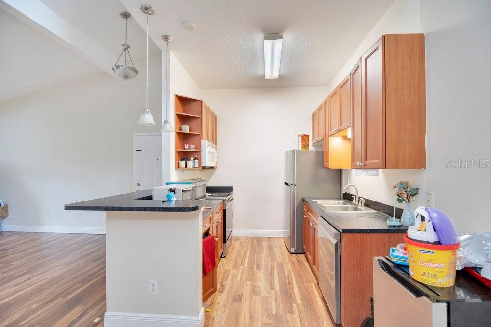 Listing photo id 5 for 155 Pearl Lake Causeway 206