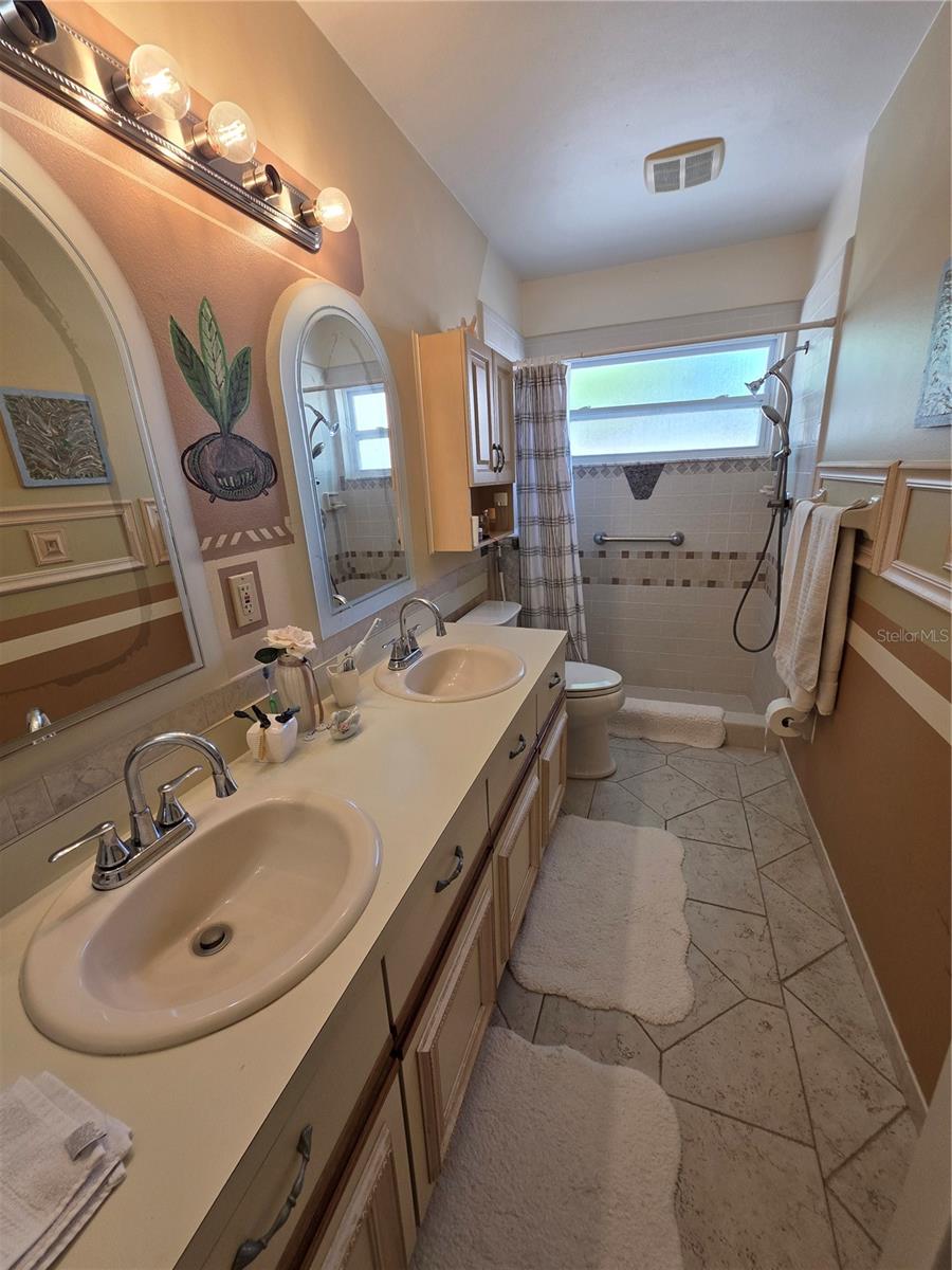 Image 10 of 26 For 866 Charing Cross Circle