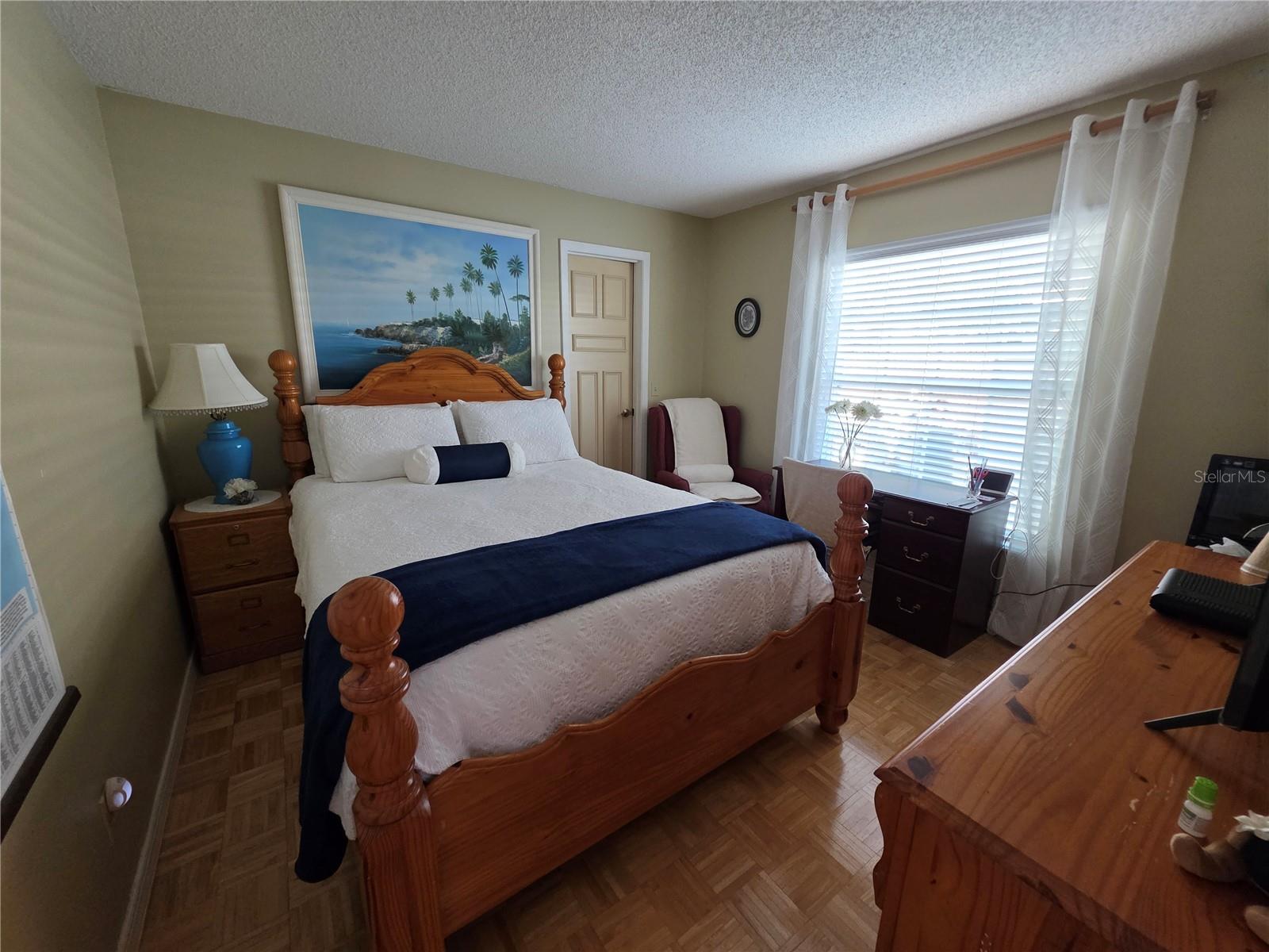 Image 14 of 26 For 866 Charing Cross Circle