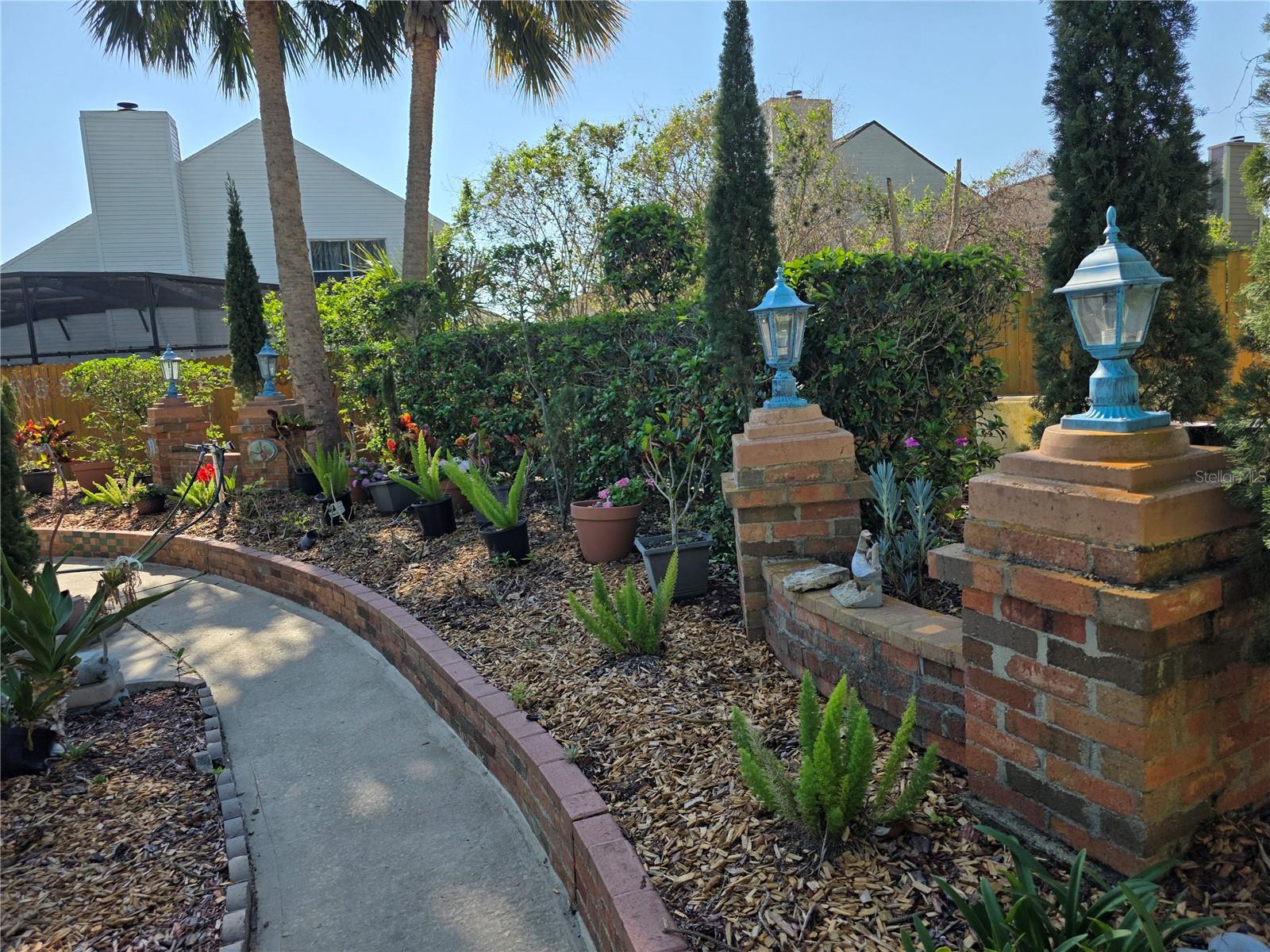 Image 23 of 26 For 866 Charing Cross Circle