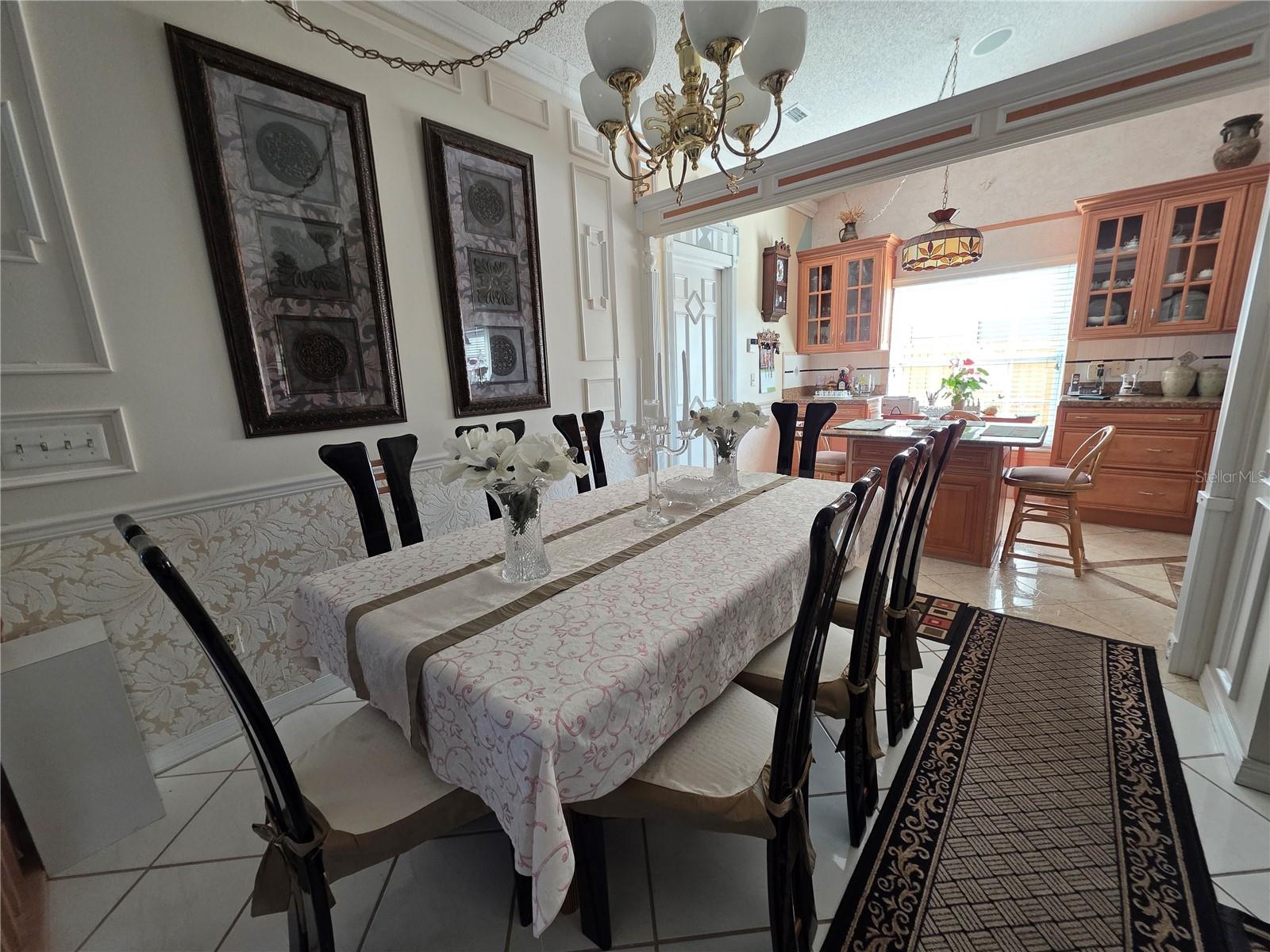 Image 4 of 26 For 866 Charing Cross Circle