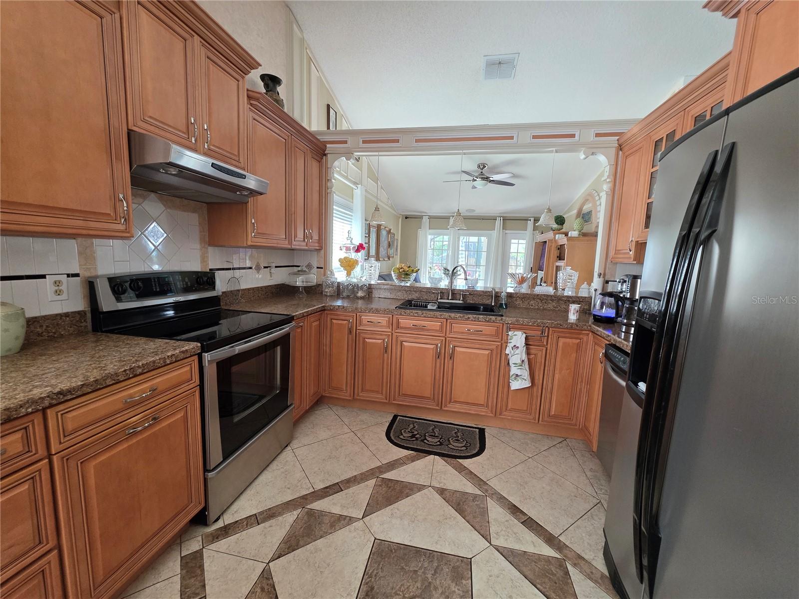 Image 5 of 26 For 866 Charing Cross Circle