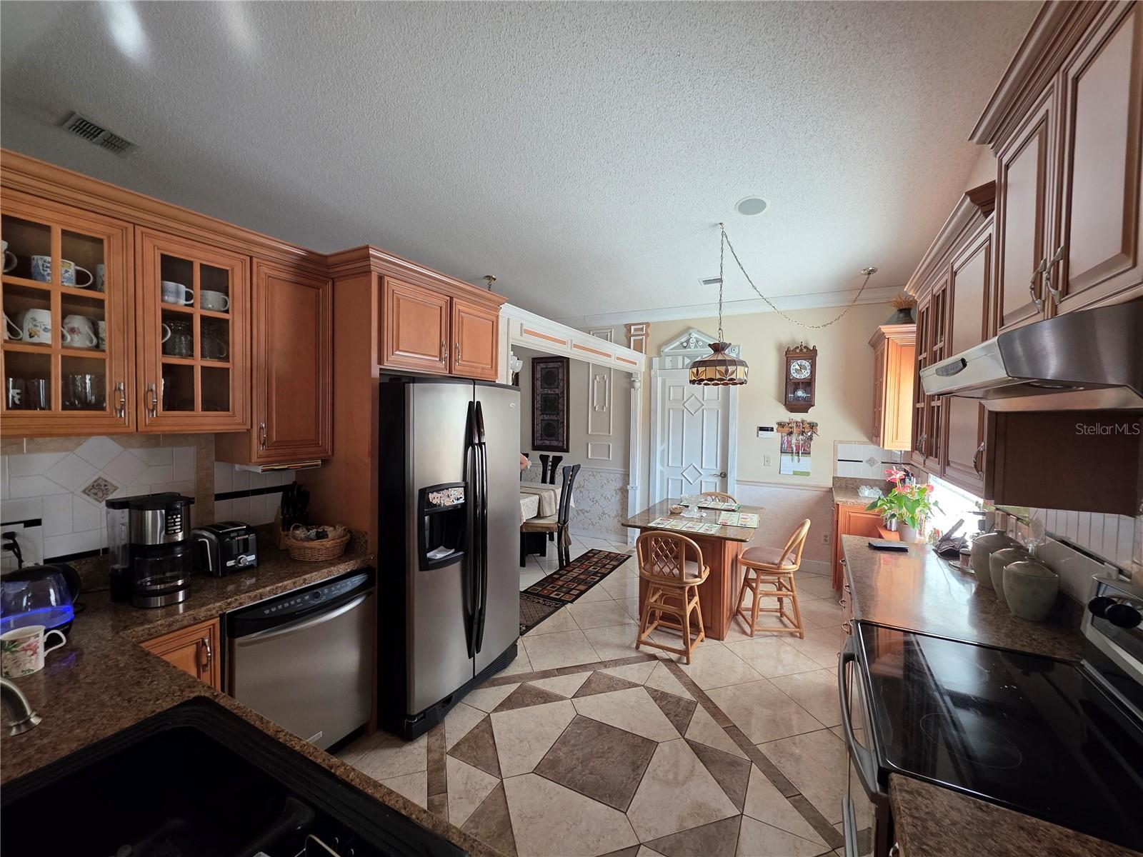 Image 6 of 26 For 866 Charing Cross Circle