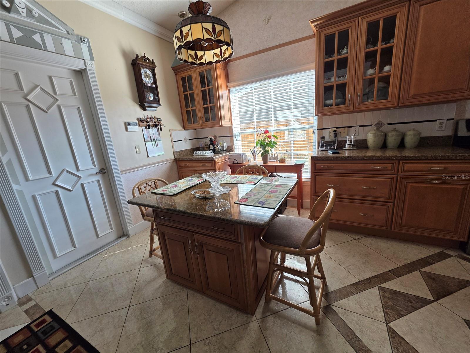 Image 7 of 26 For 866 Charing Cross Circle