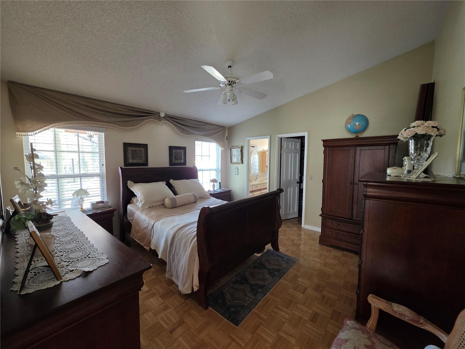 Image 9 of 26 For 866 Charing Cross Circle