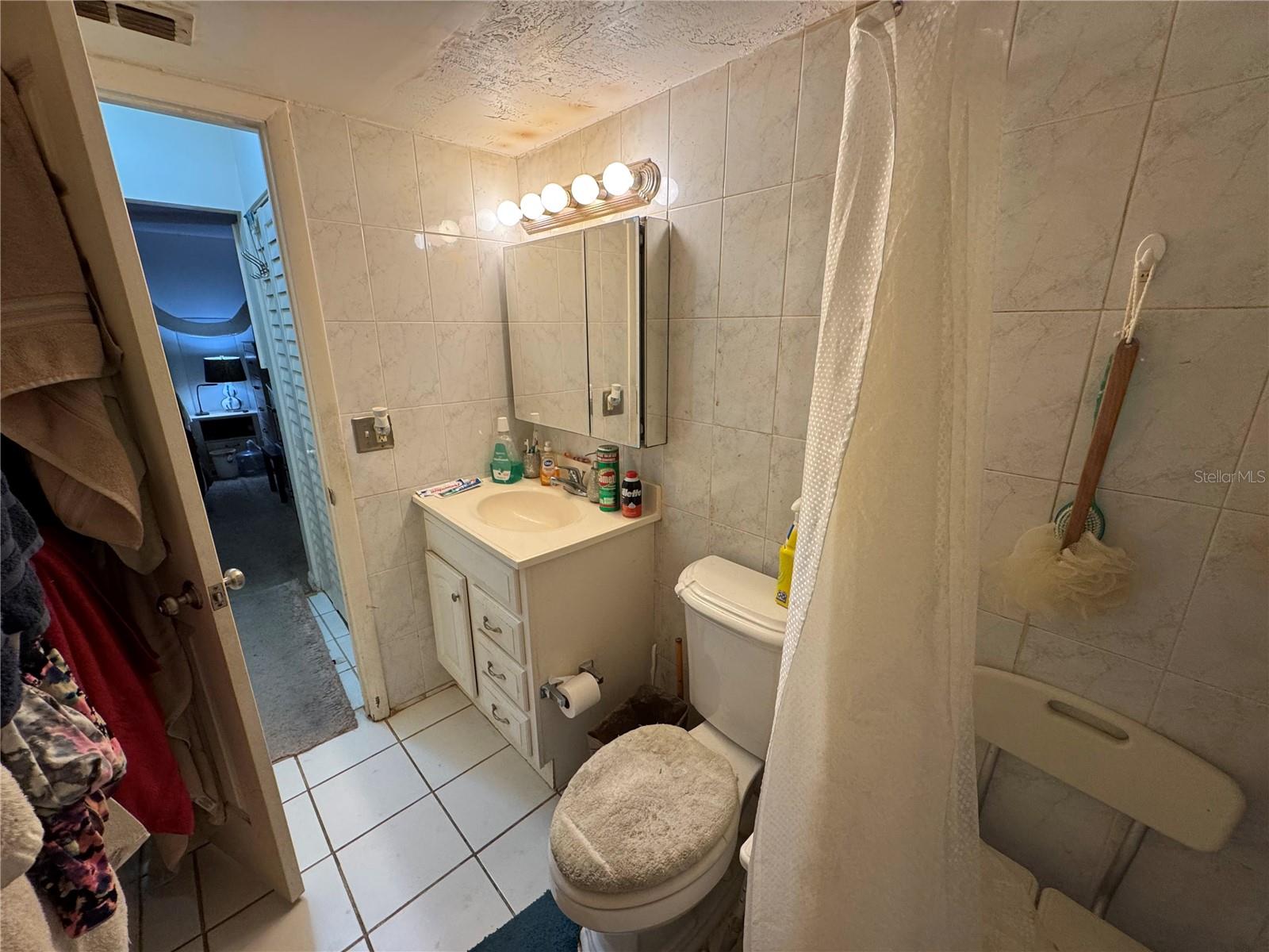 Image 11 of 20 For 944 Lake Destiny Road A