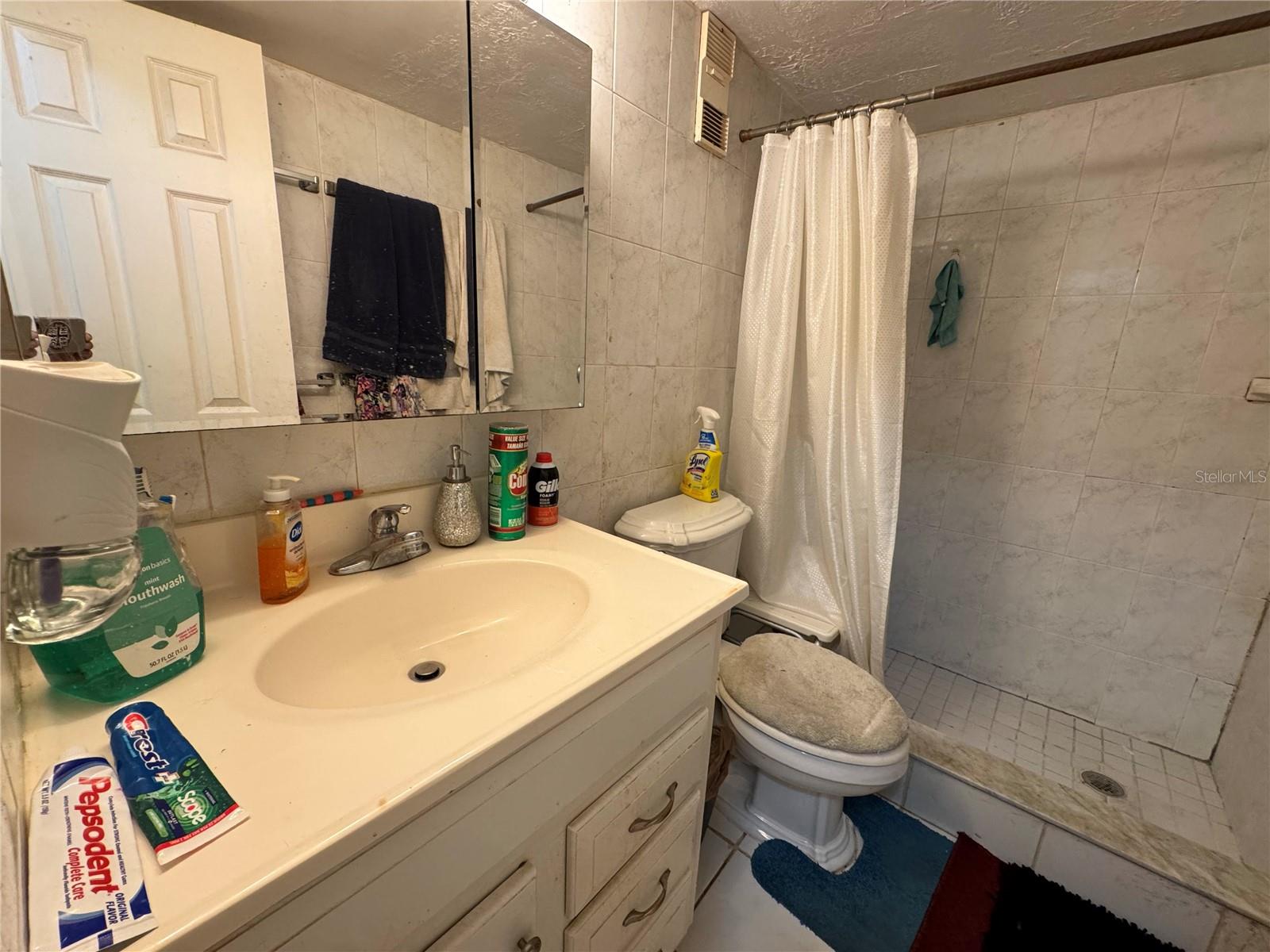 Image 12 of 20 For 944 Lake Destiny Road A