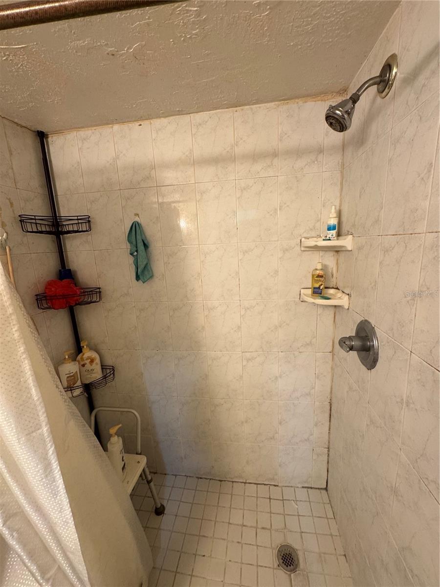 Image 13 of 20 For 944 Lake Destiny Road A