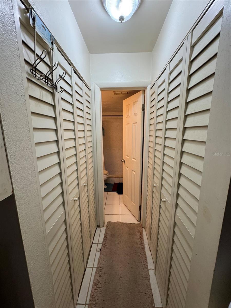 Image 14 of 20 For 944 Lake Destiny Road A