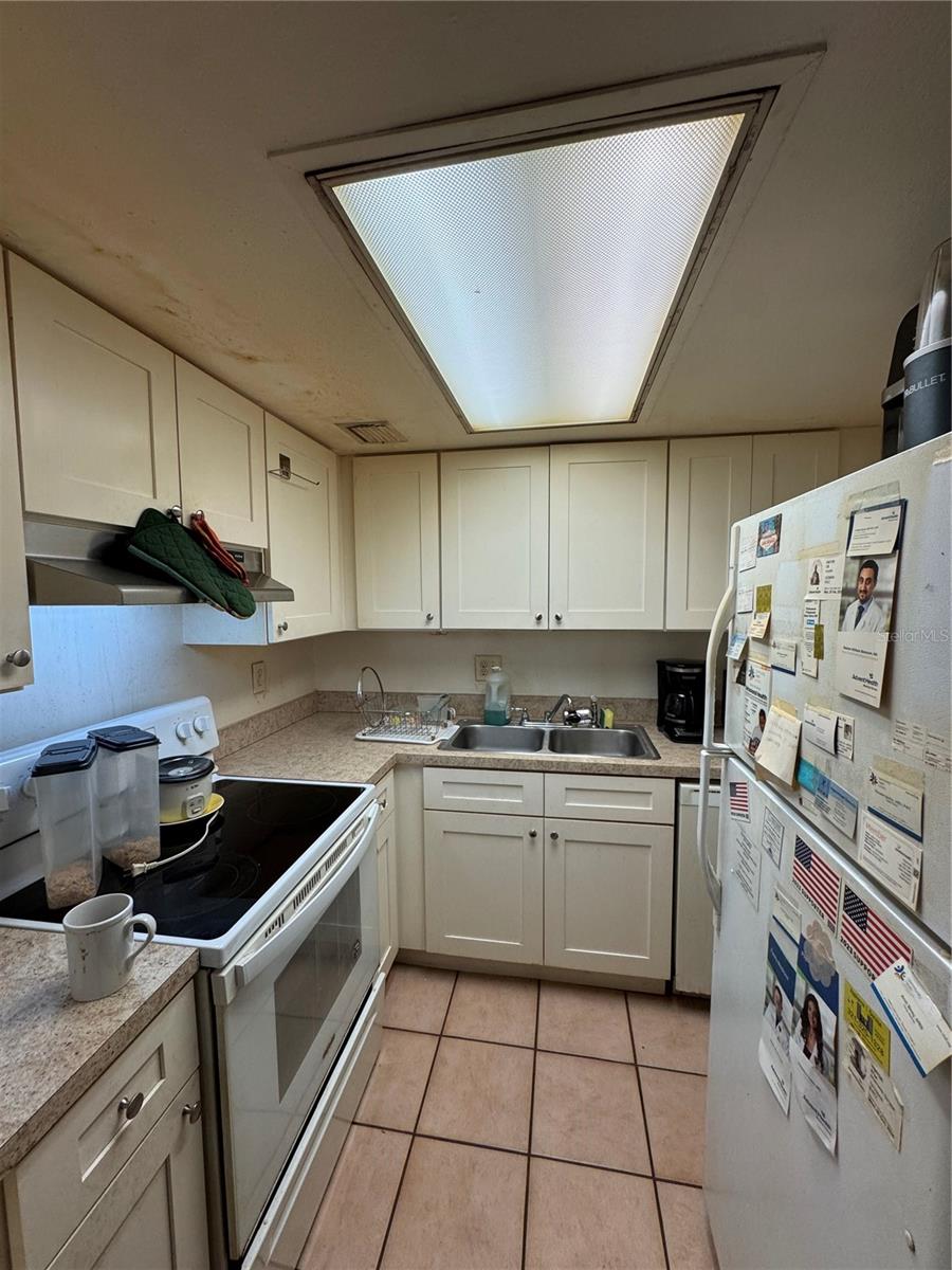 Image 7 of 20 For 944 Lake Destiny Road A