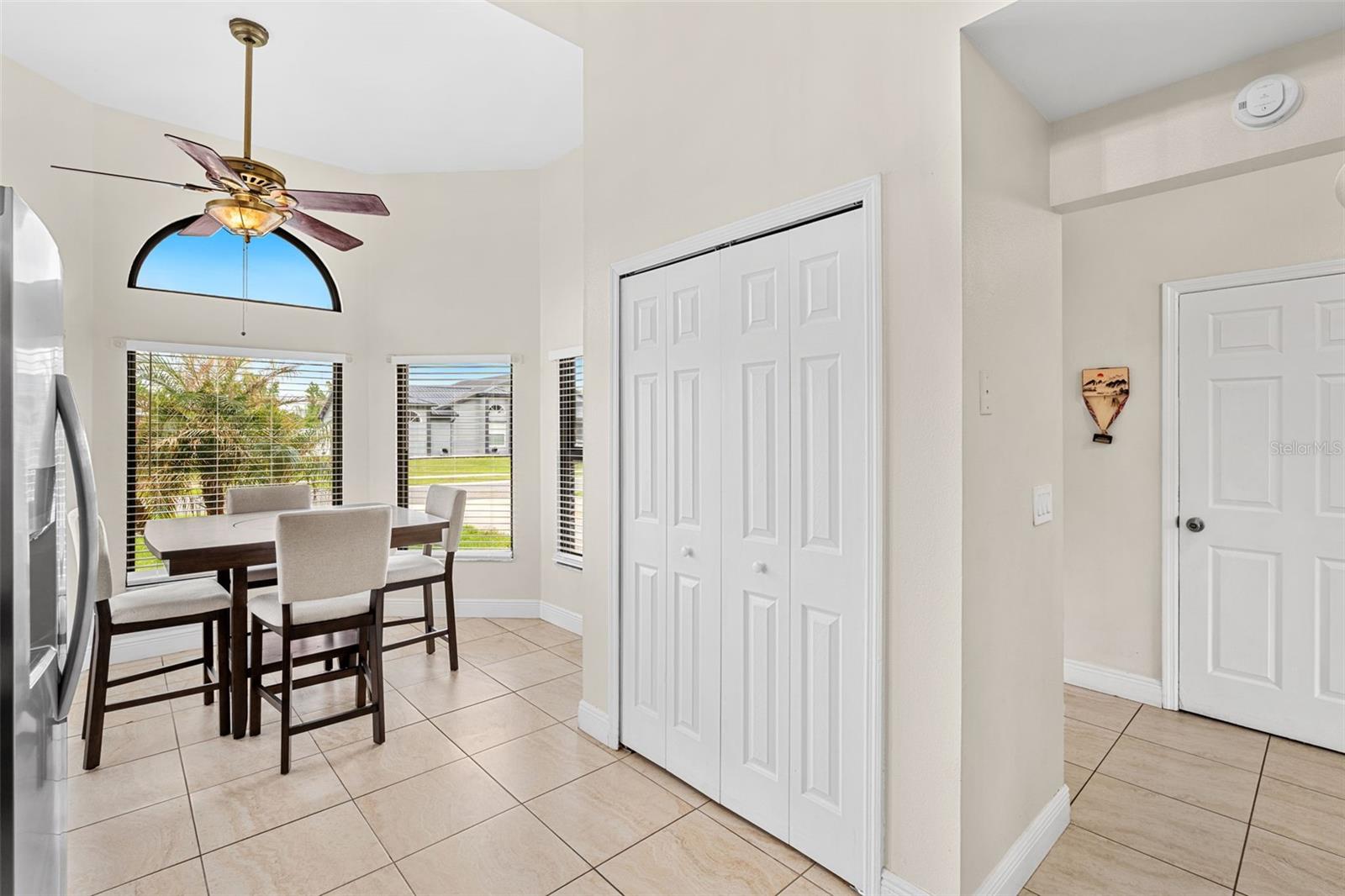 Listing photo id 10 for 806 Vermont Woods Lane