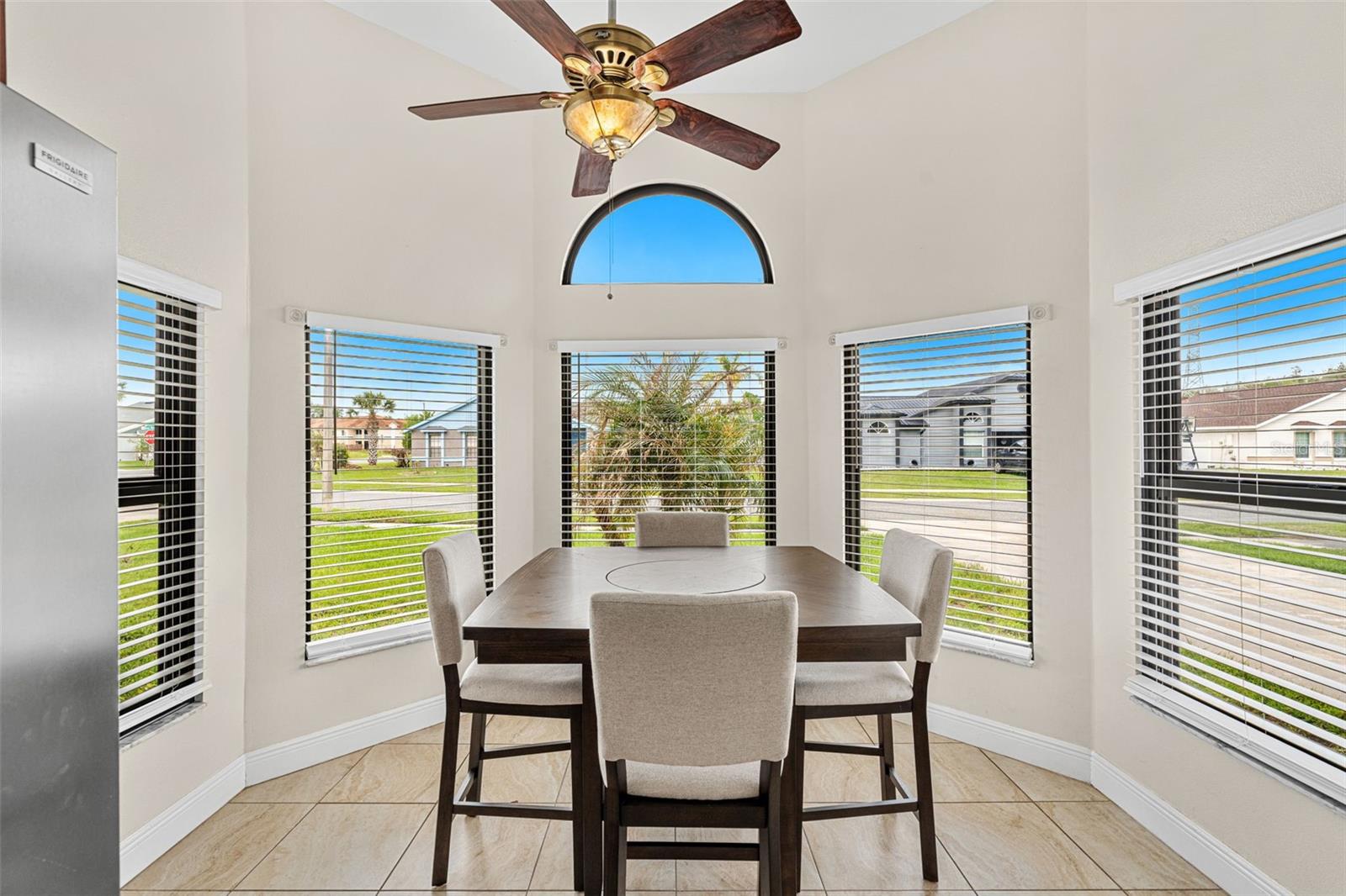 Listing photo id 11 for 806 Vermont Woods Lane