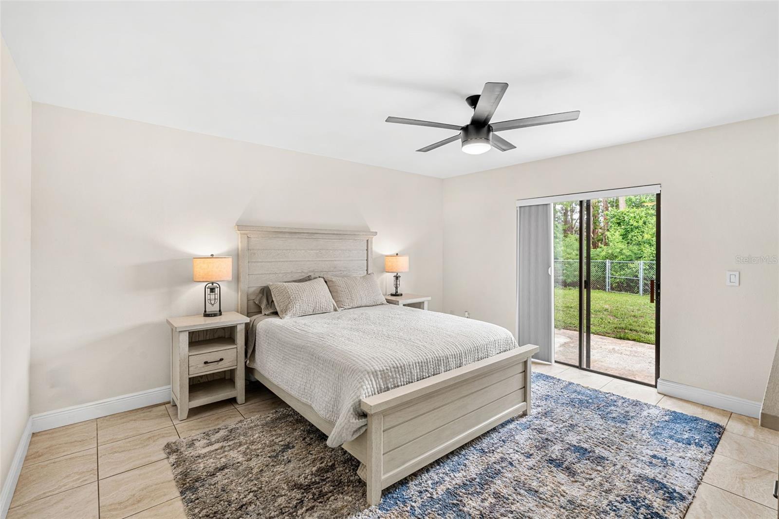 Listing photo id 12 for 806 Vermont Woods Lane