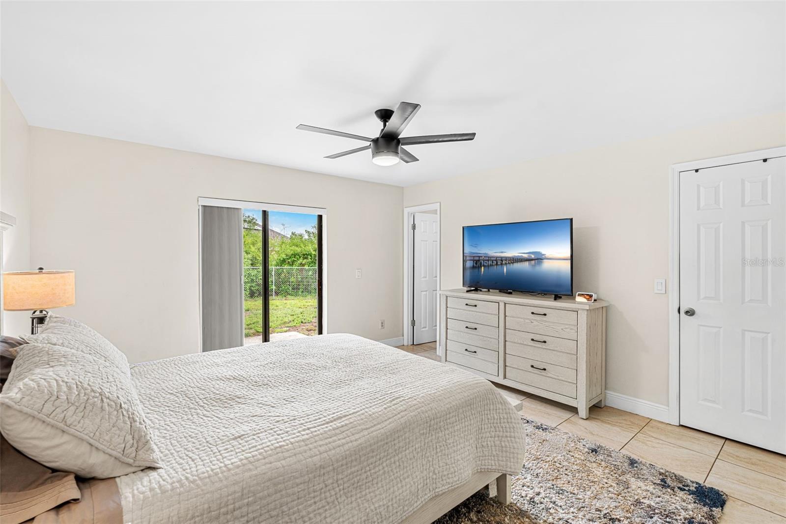 Listing photo id 13 for 806 Vermont Woods Lane