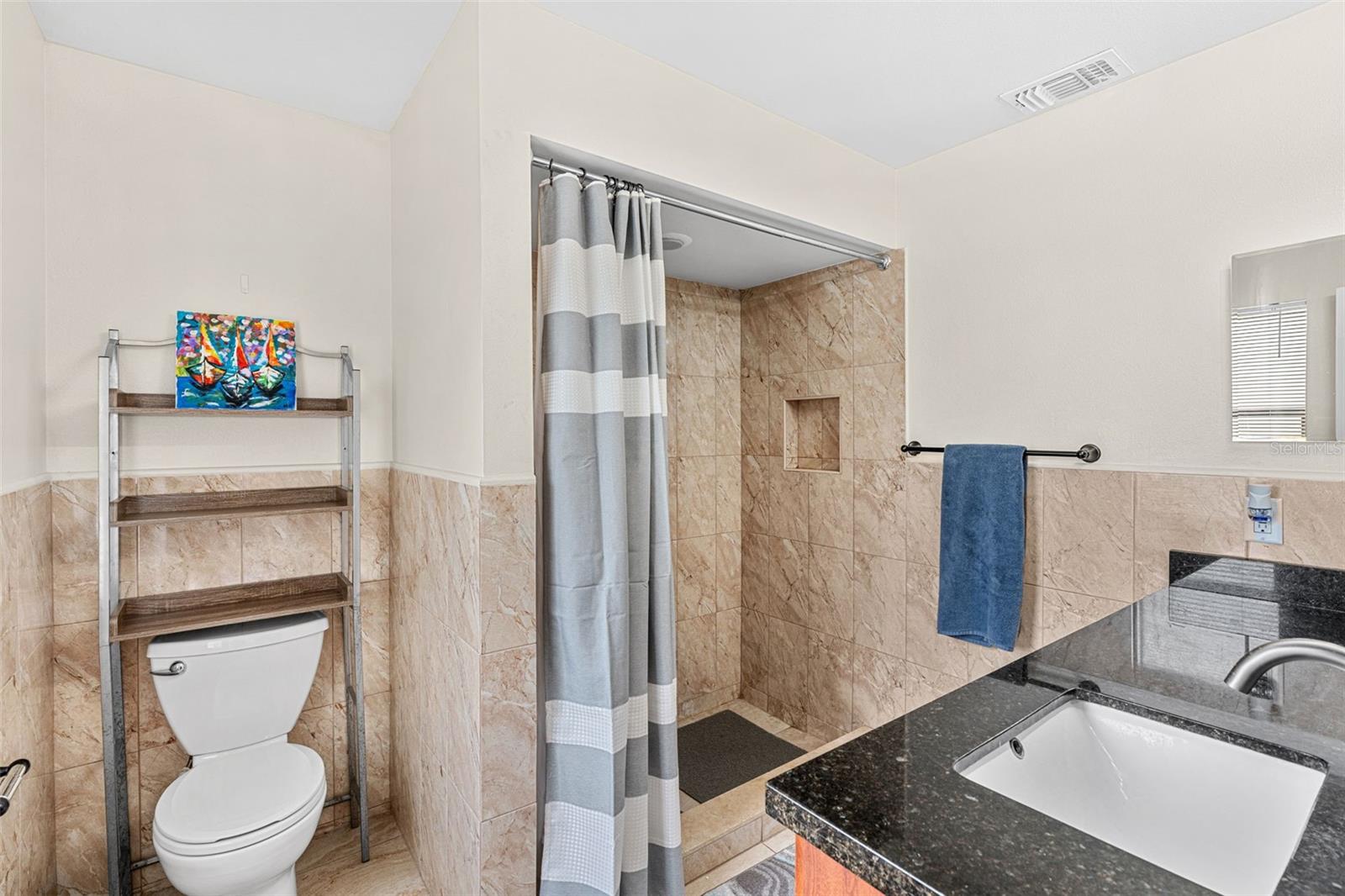 Listing photo id 14 for 806 Vermont Woods Lane