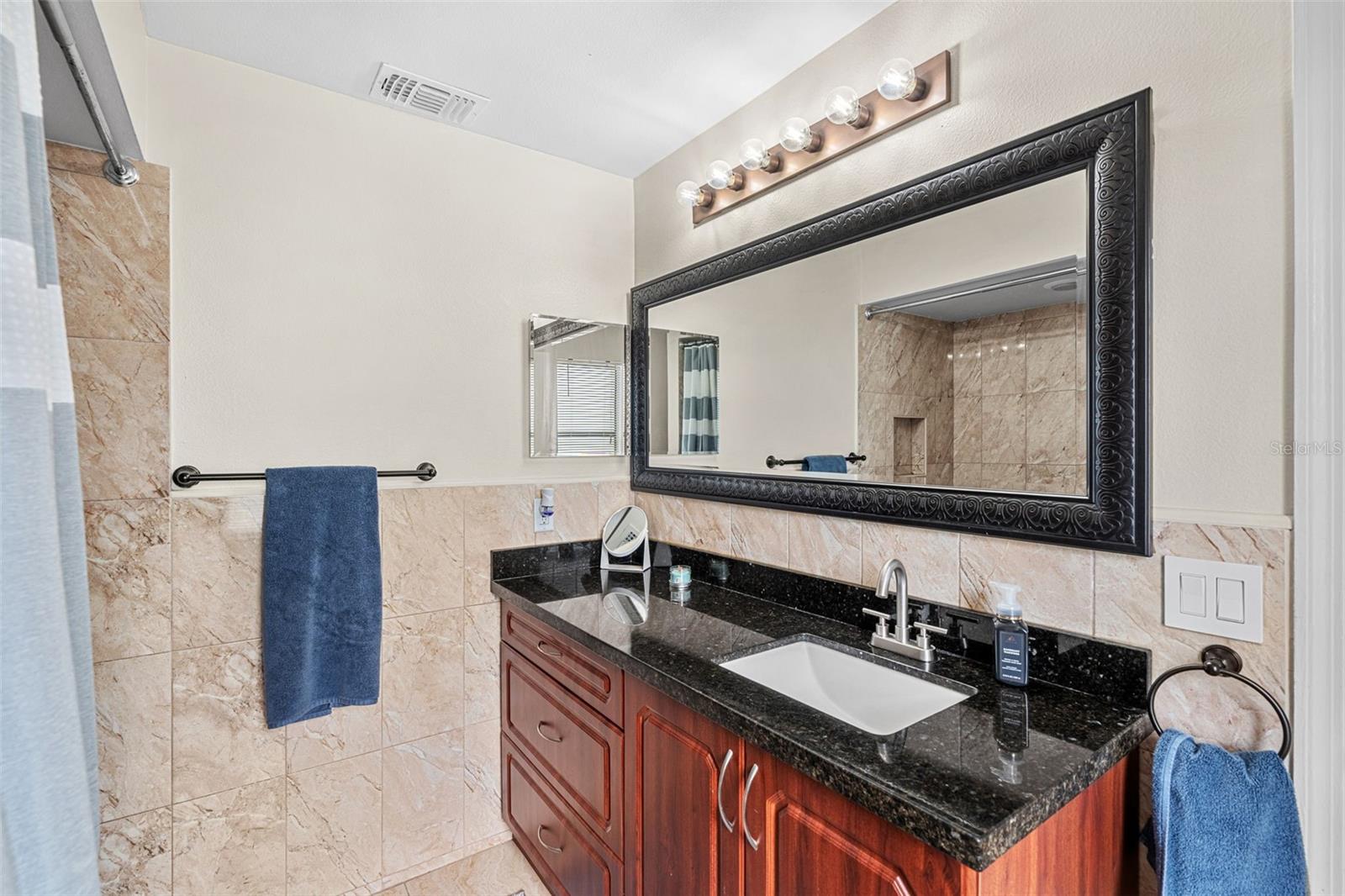 Listing photo id 15 for 806 Vermont Woods Lane