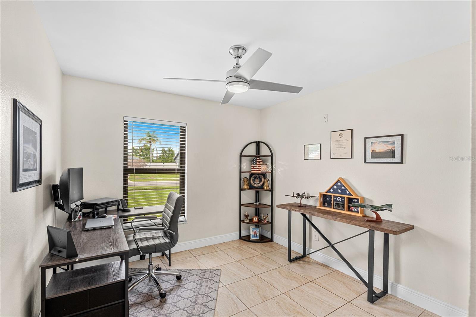 Listing photo id 18 for 806 Vermont Woods Lane