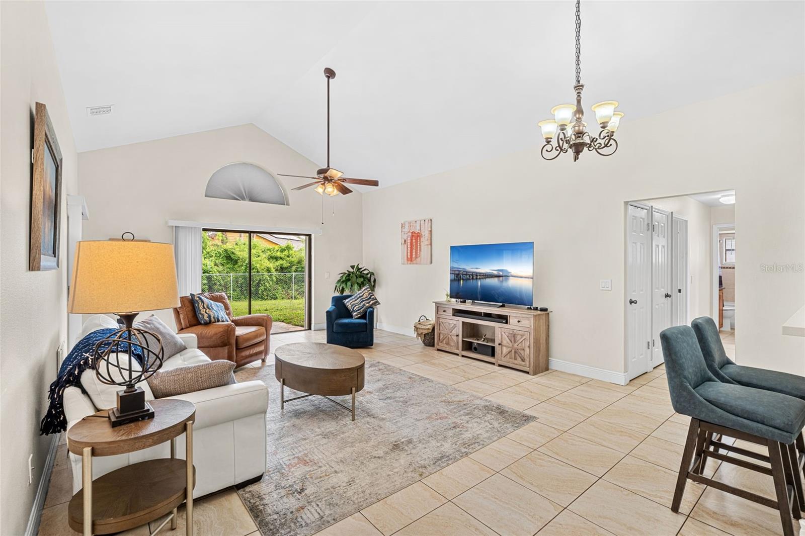 Listing photo id 2 for 806 Vermont Woods Lane