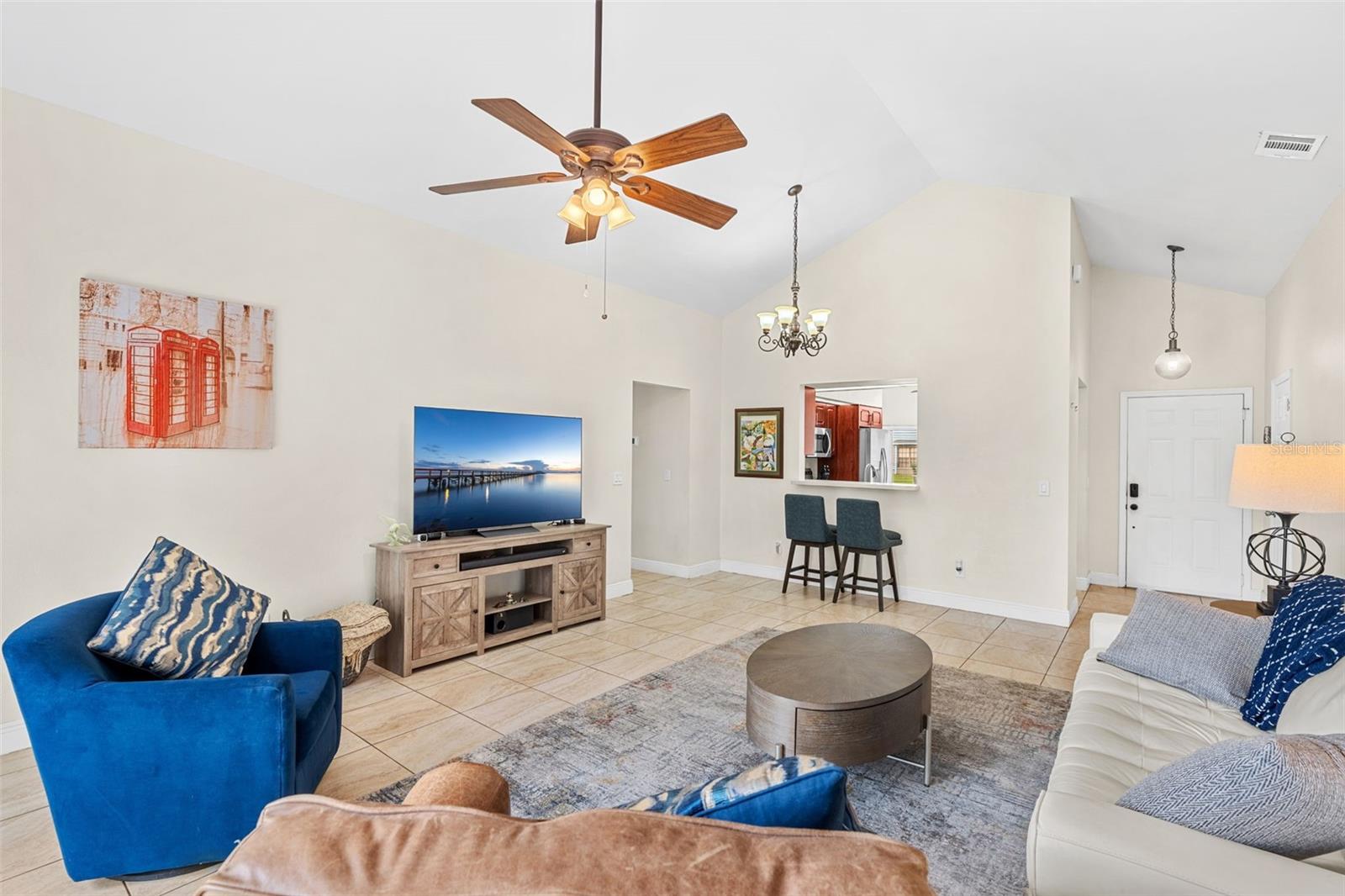 Listing photo id 5 for 806 Vermont Woods Lane