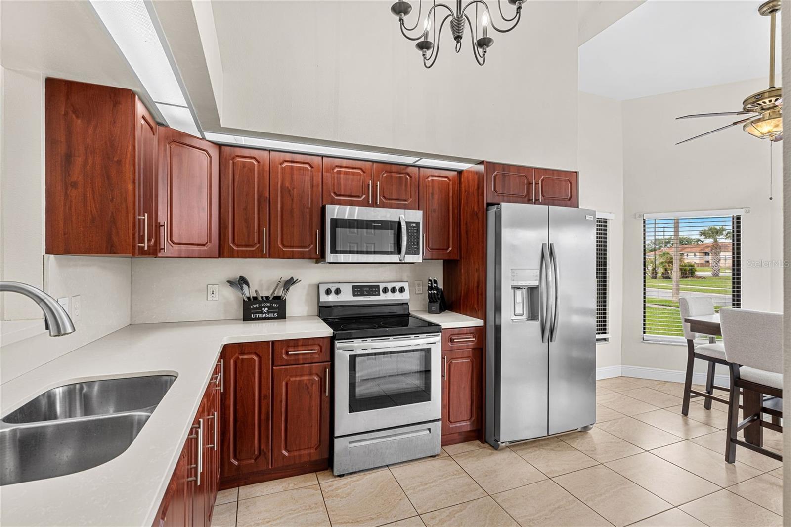 Listing photo id 6 for 806 Vermont Woods Lane