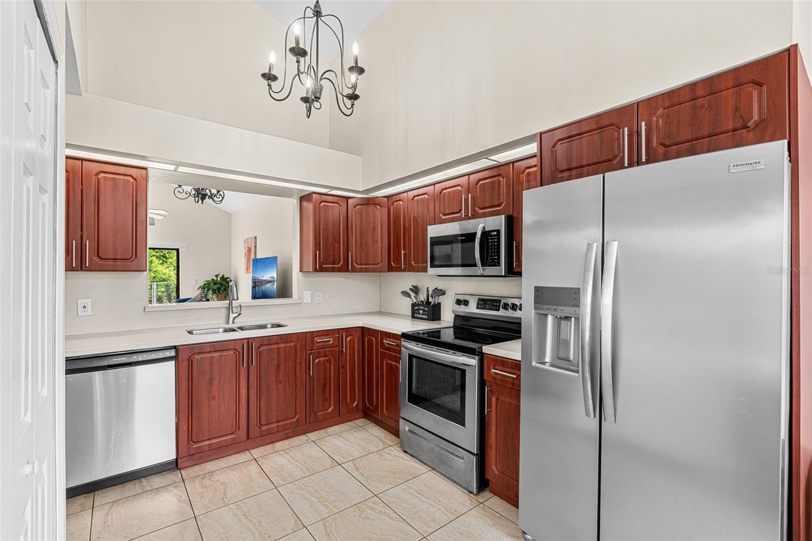 Listing photo id 7 for 806 Vermont Woods Lane