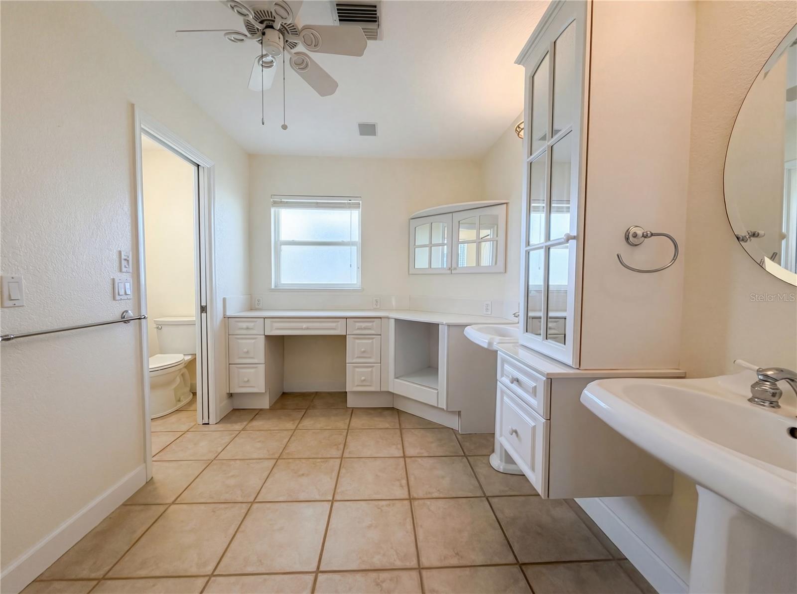 Image 11 of 46 For 1100 Oleander Street