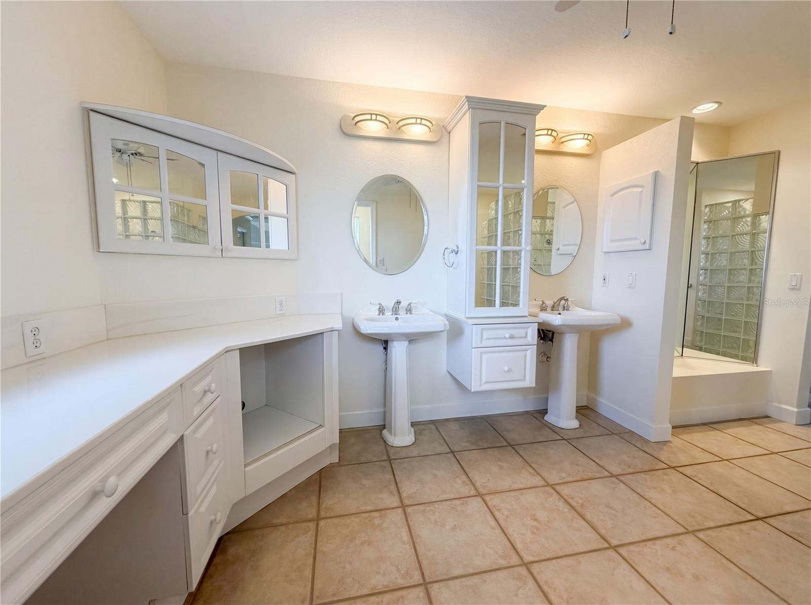 Image 13 of 46 For 1100 Oleander Street