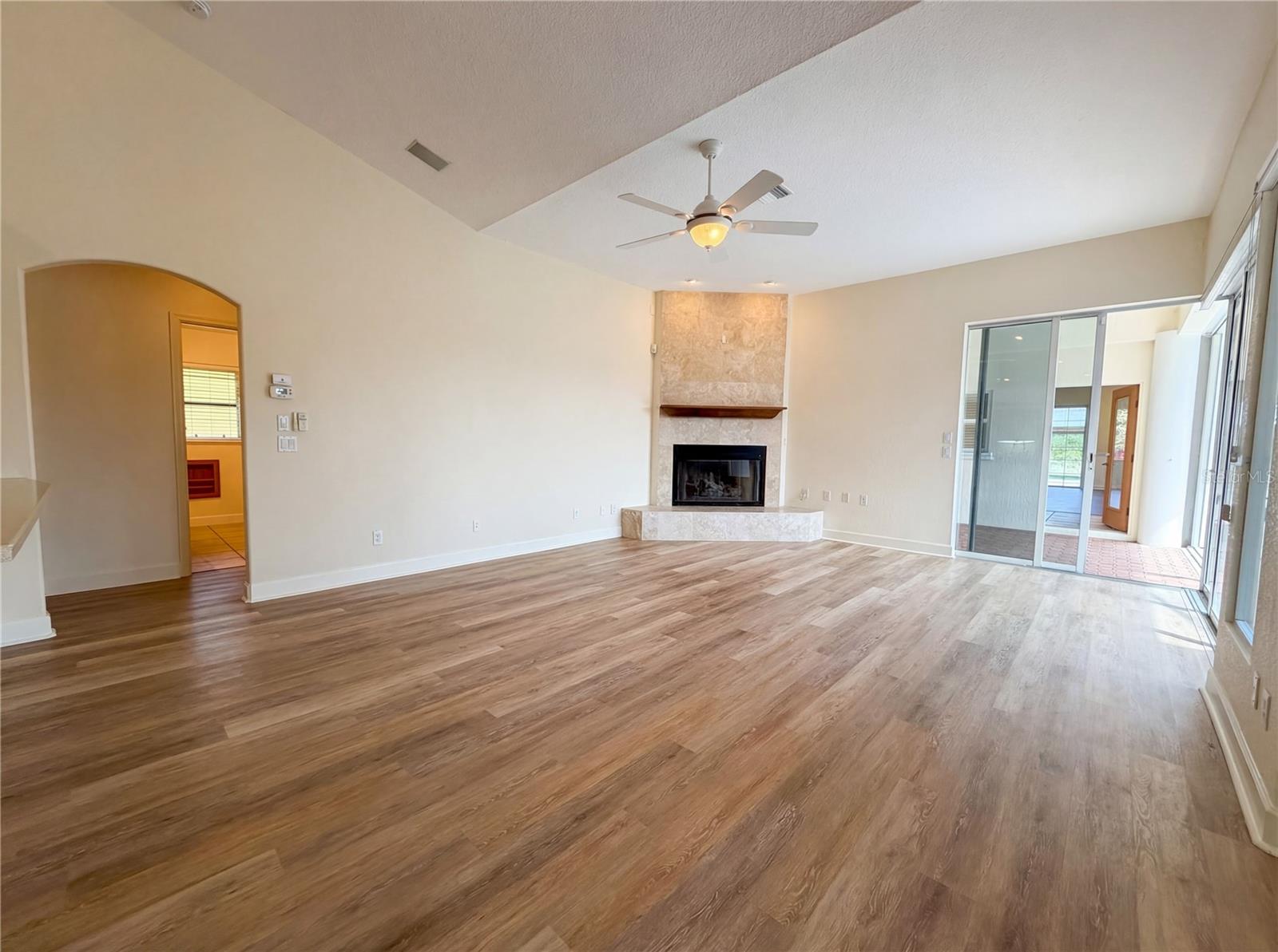 Image 15 of 46 For 1100 Oleander Street