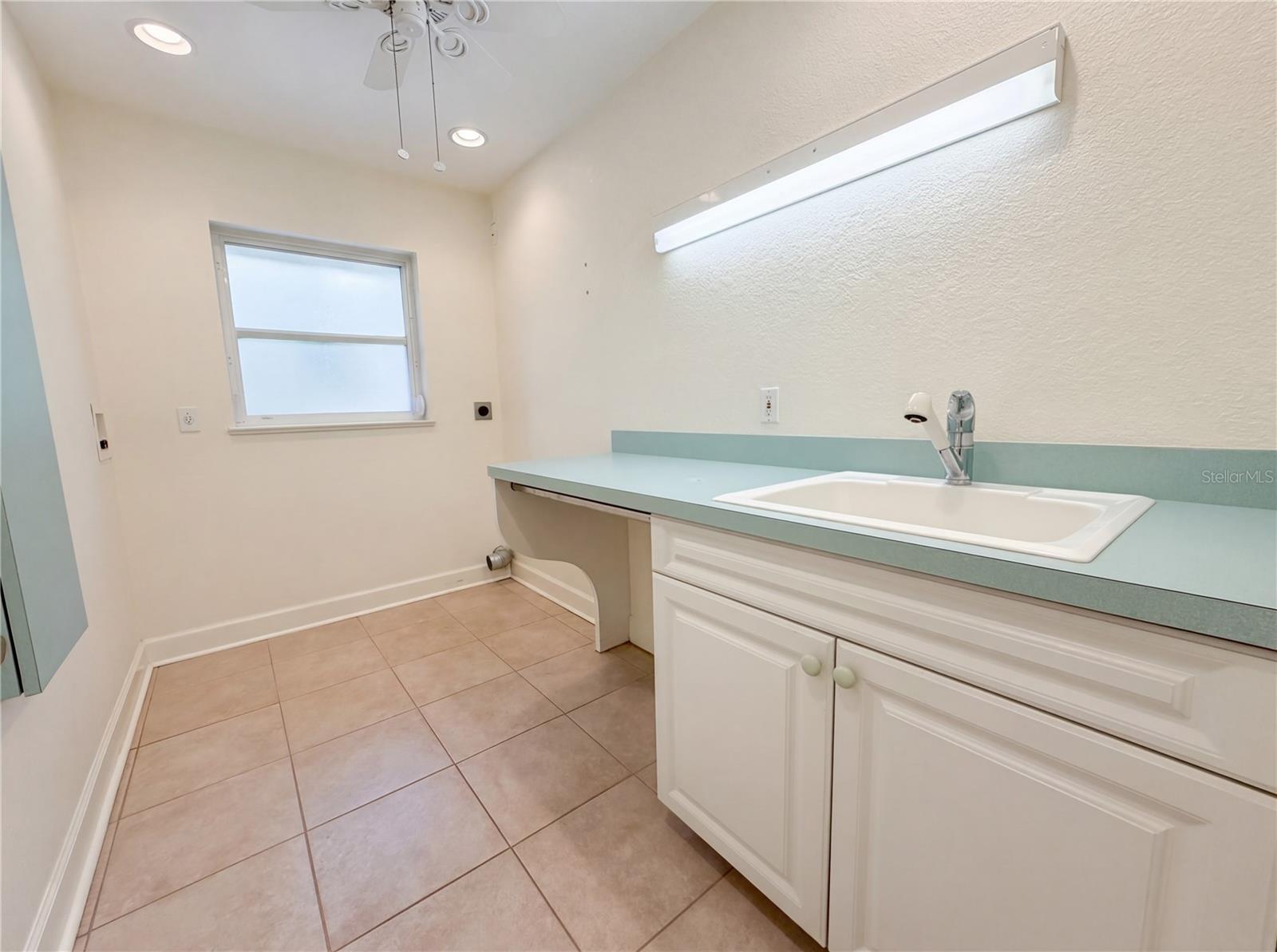 Image 18 of 46 For 1100 Oleander Street