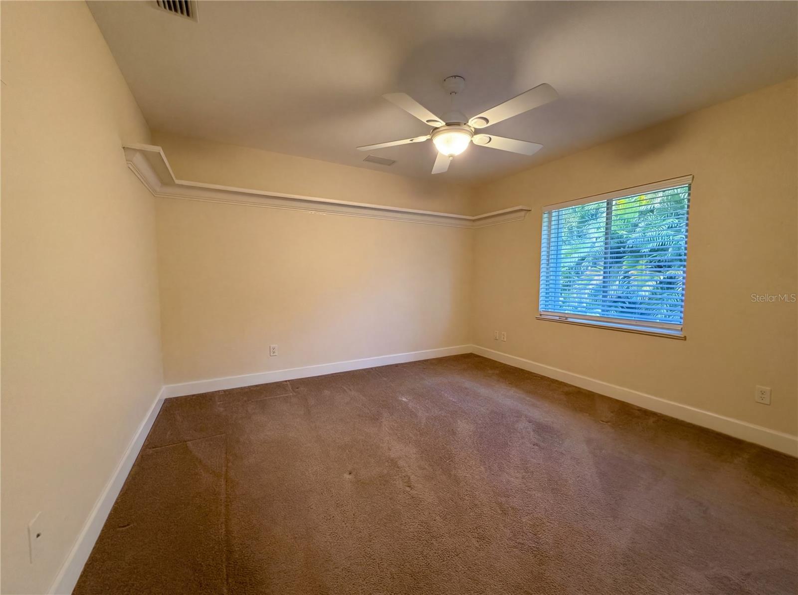 Image 19 of 46 For 1100 Oleander Street