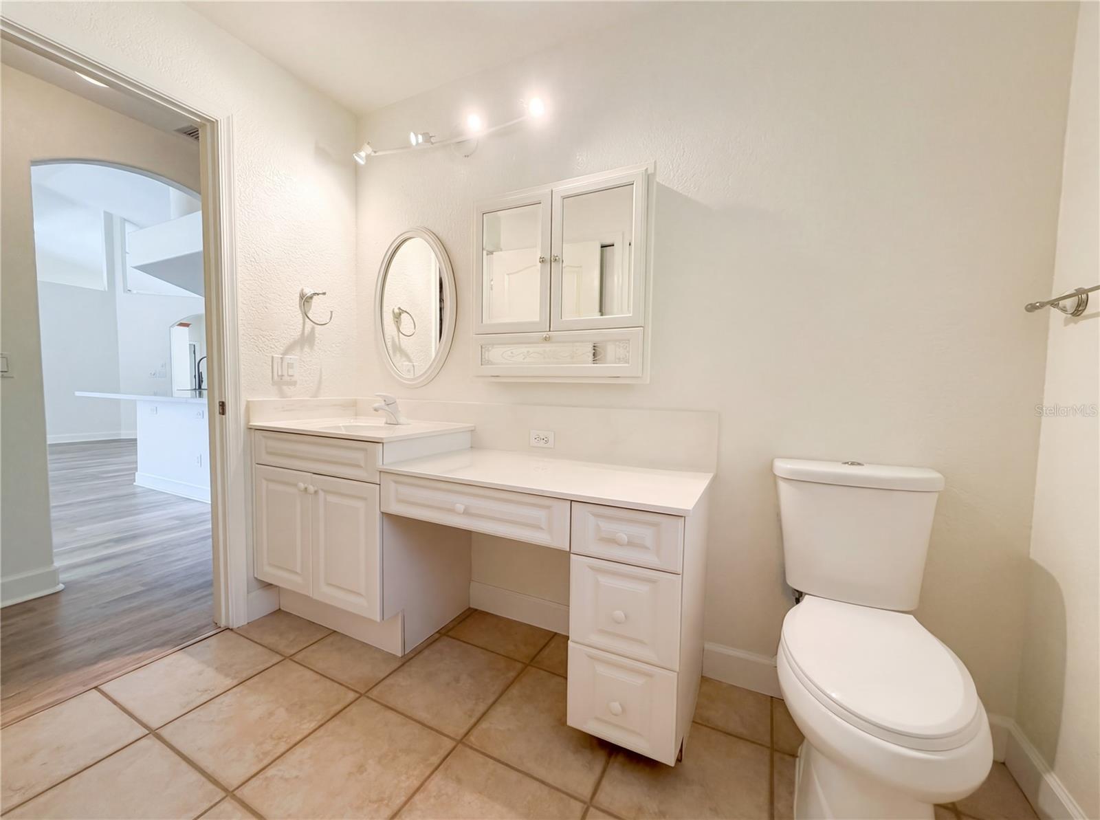 Image 21 of 46 For 1100 Oleander Street