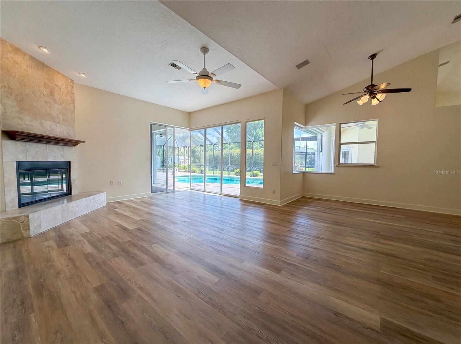 Image 26 of 46 For 1100 Oleander Street