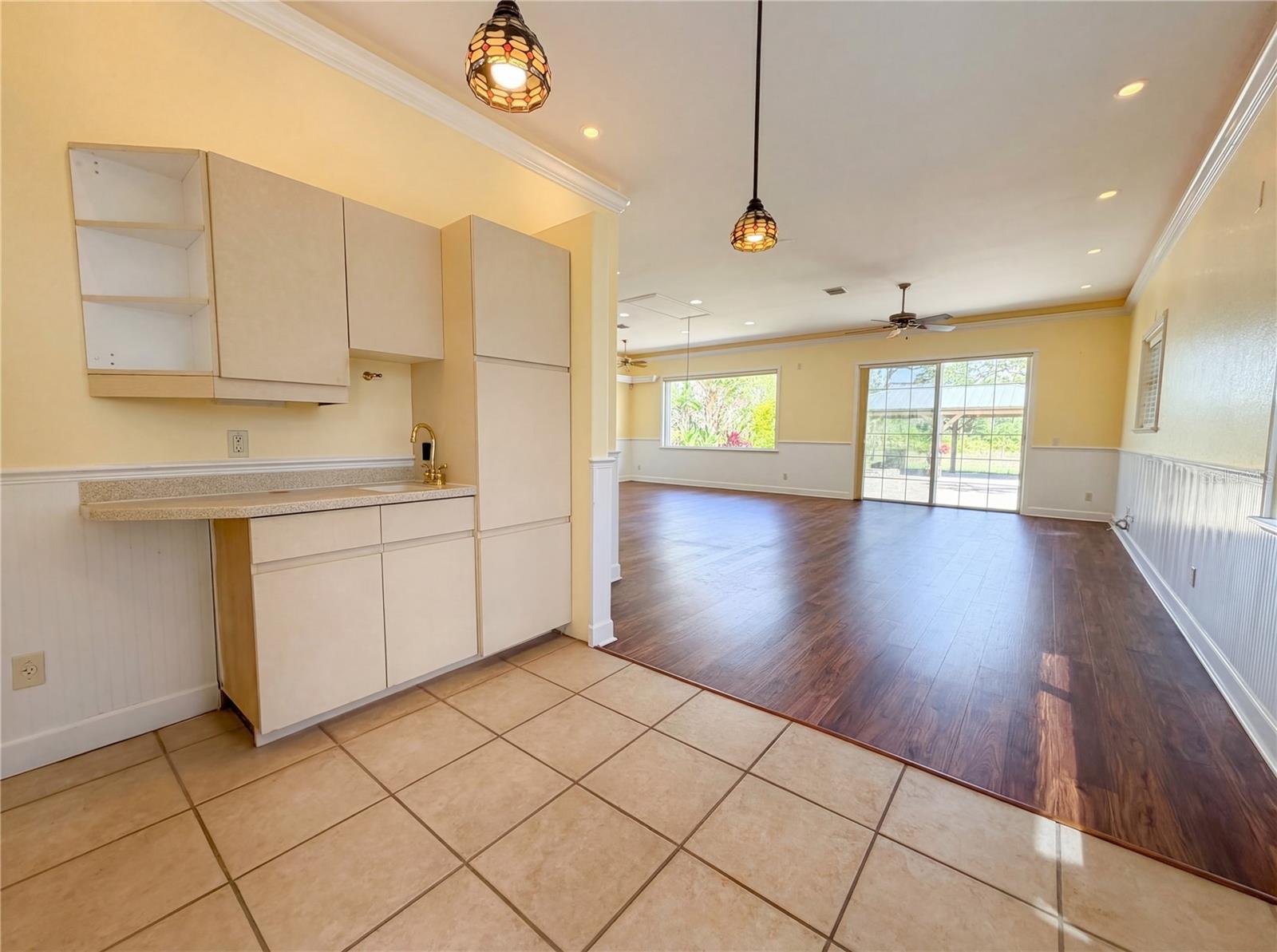 Image 27 of 46 For 1100 Oleander Street