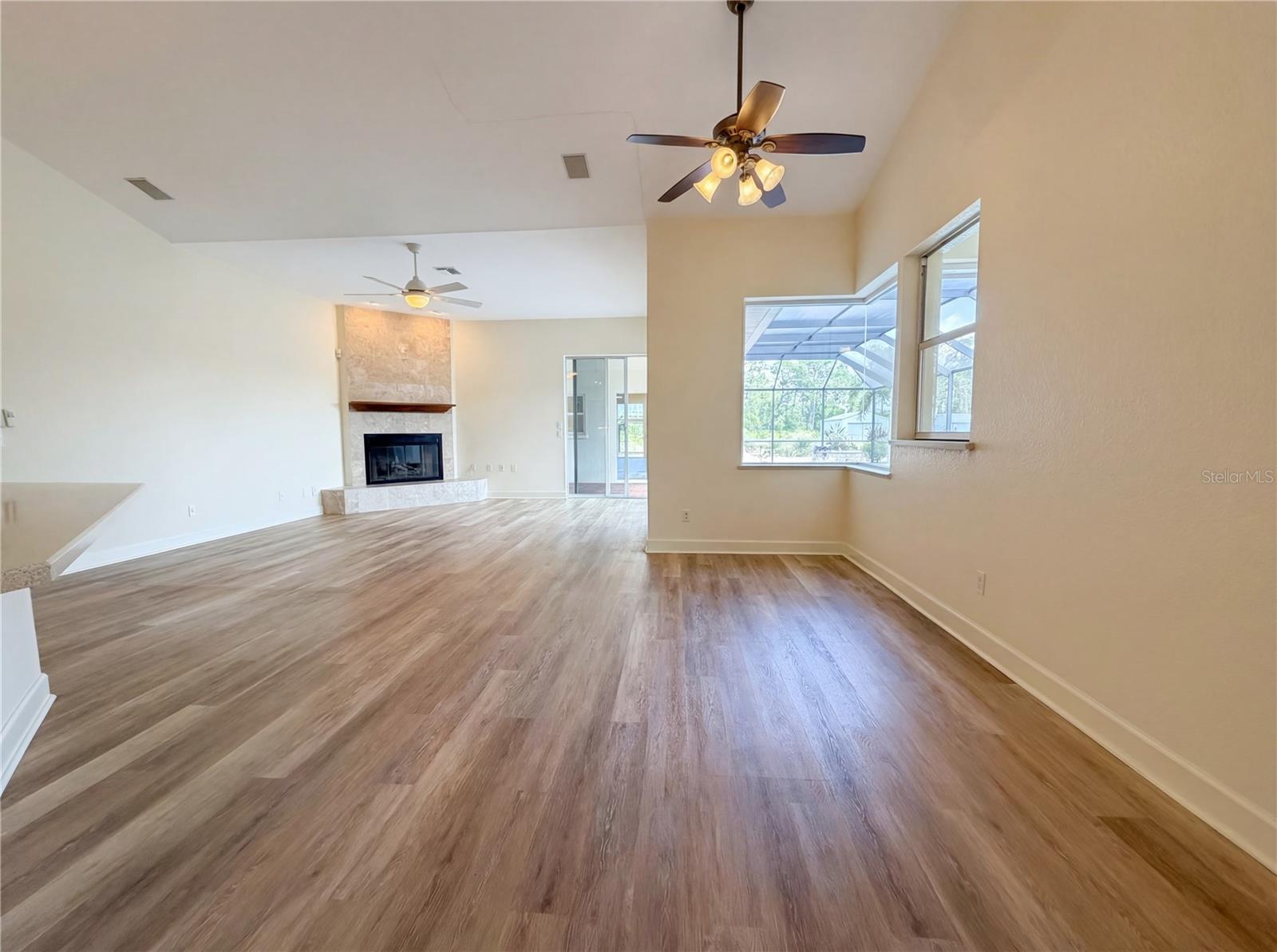 Image 3 of 46 For 1100 Oleander Street