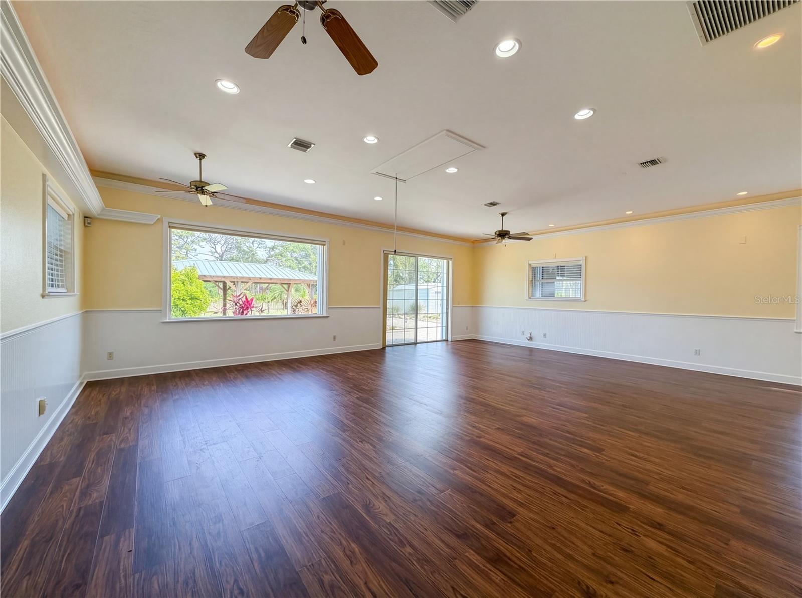 Image 30 of 46 For 1100 Oleander Street